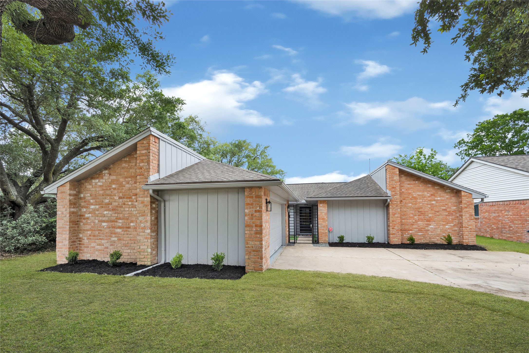 2303 Strait Lane Property Photo 4