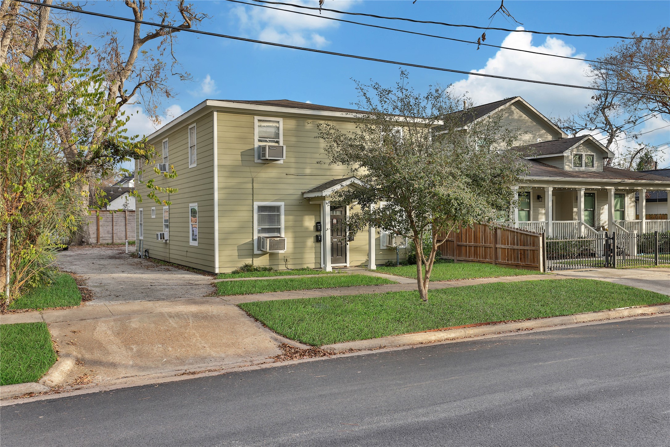1036 Louise Street D Property Photo 2