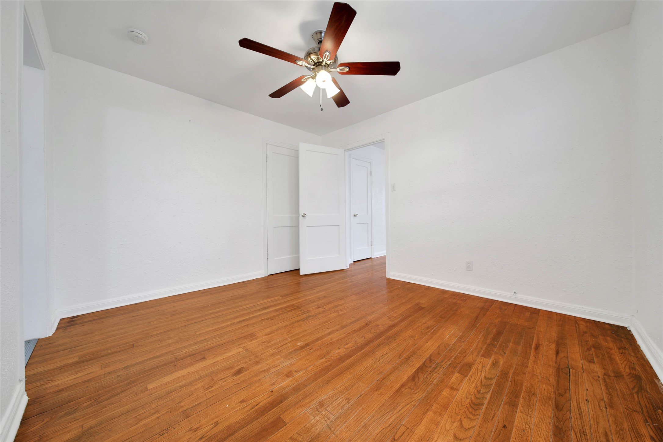 1036 Louise Street D Property Photo 7