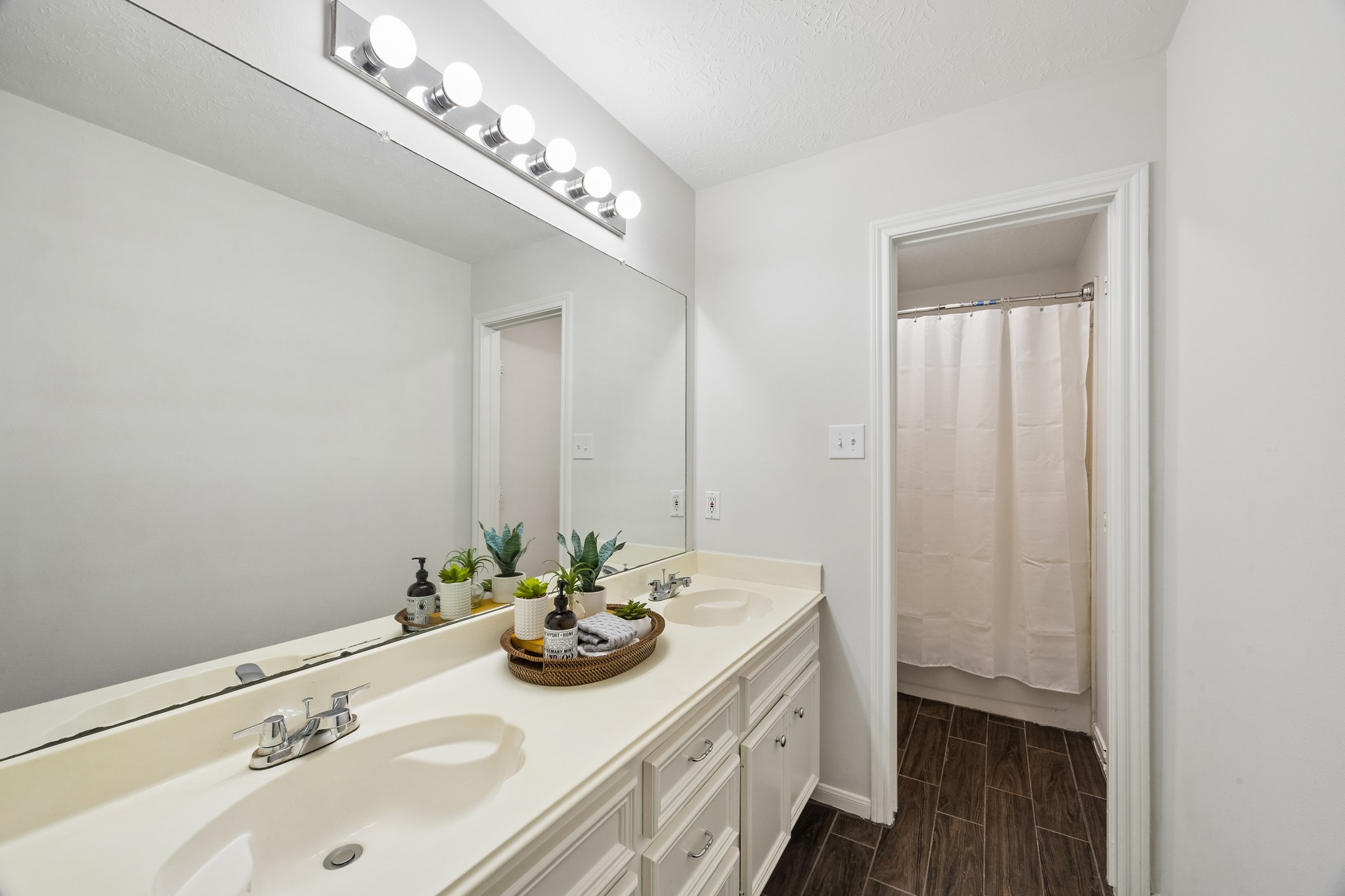 6407 Avenel Drive Property Photo 25