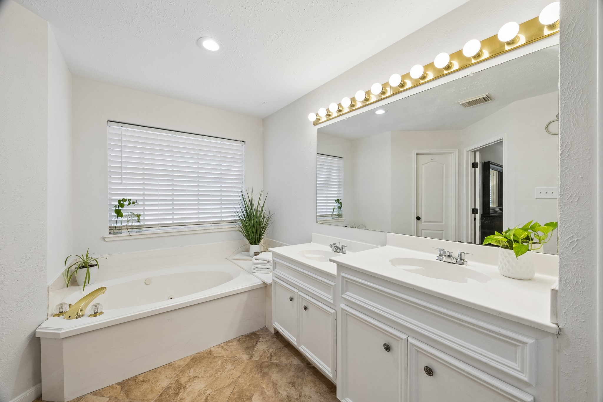 6407 Avenel Drive Property Photo 27