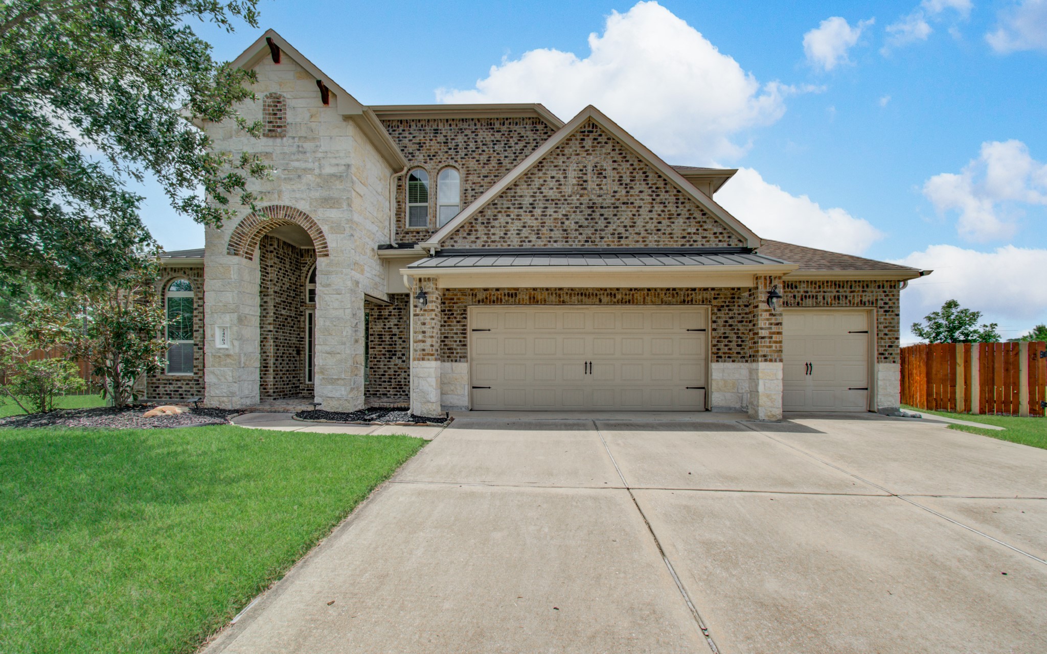 24503 Rossmore Hill Court Property Photo 1