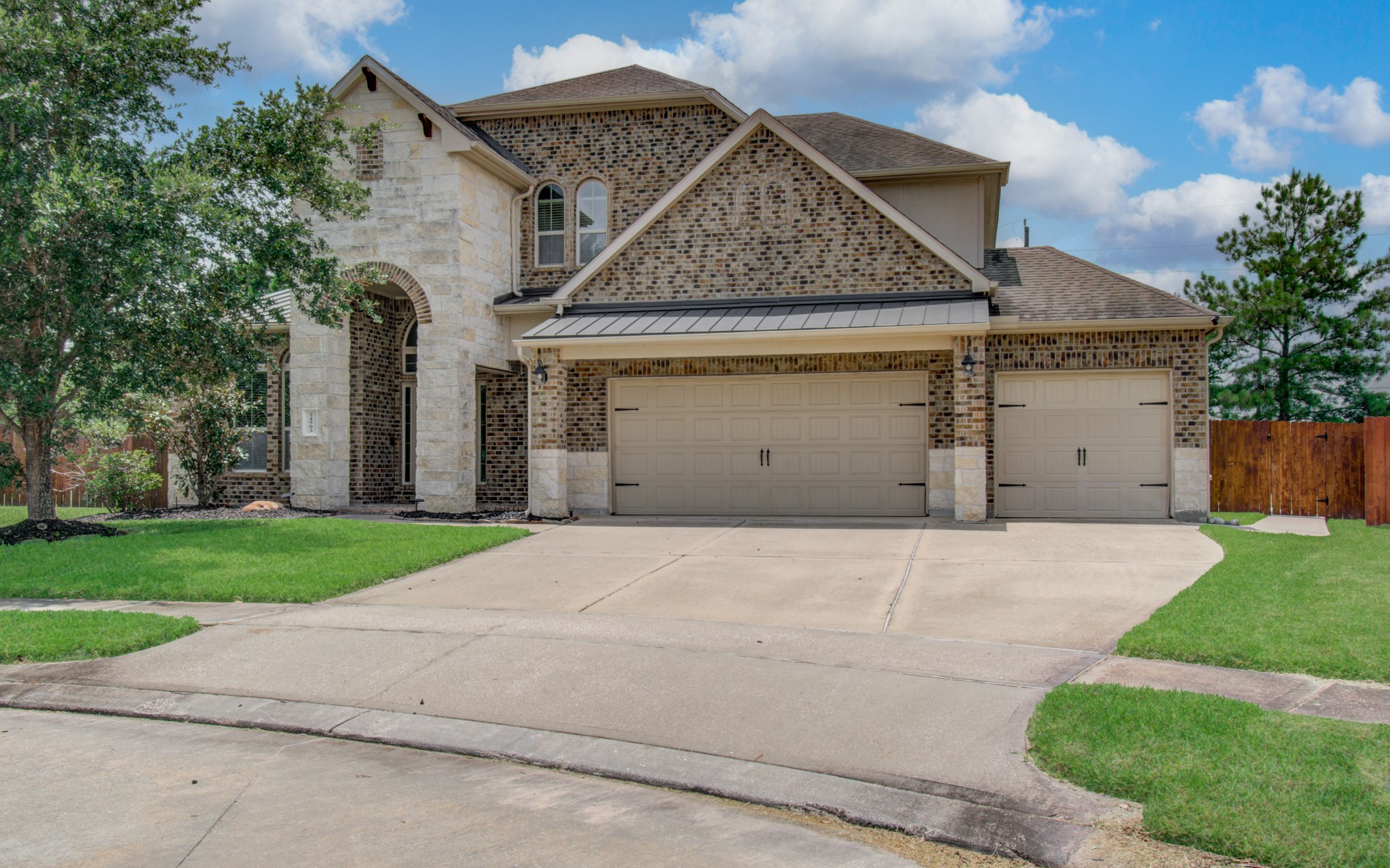 24503 Rossmore Hill Court Property Photo 2