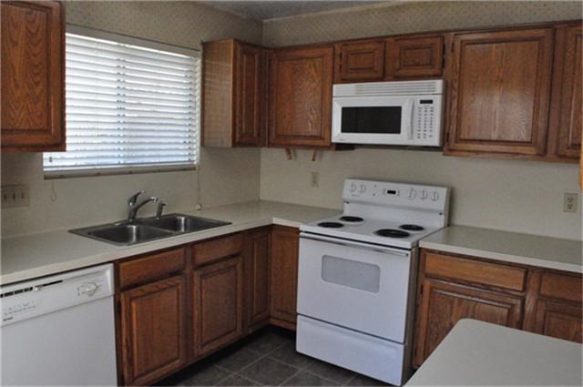 2119 Fountain Drive Property Photo 2