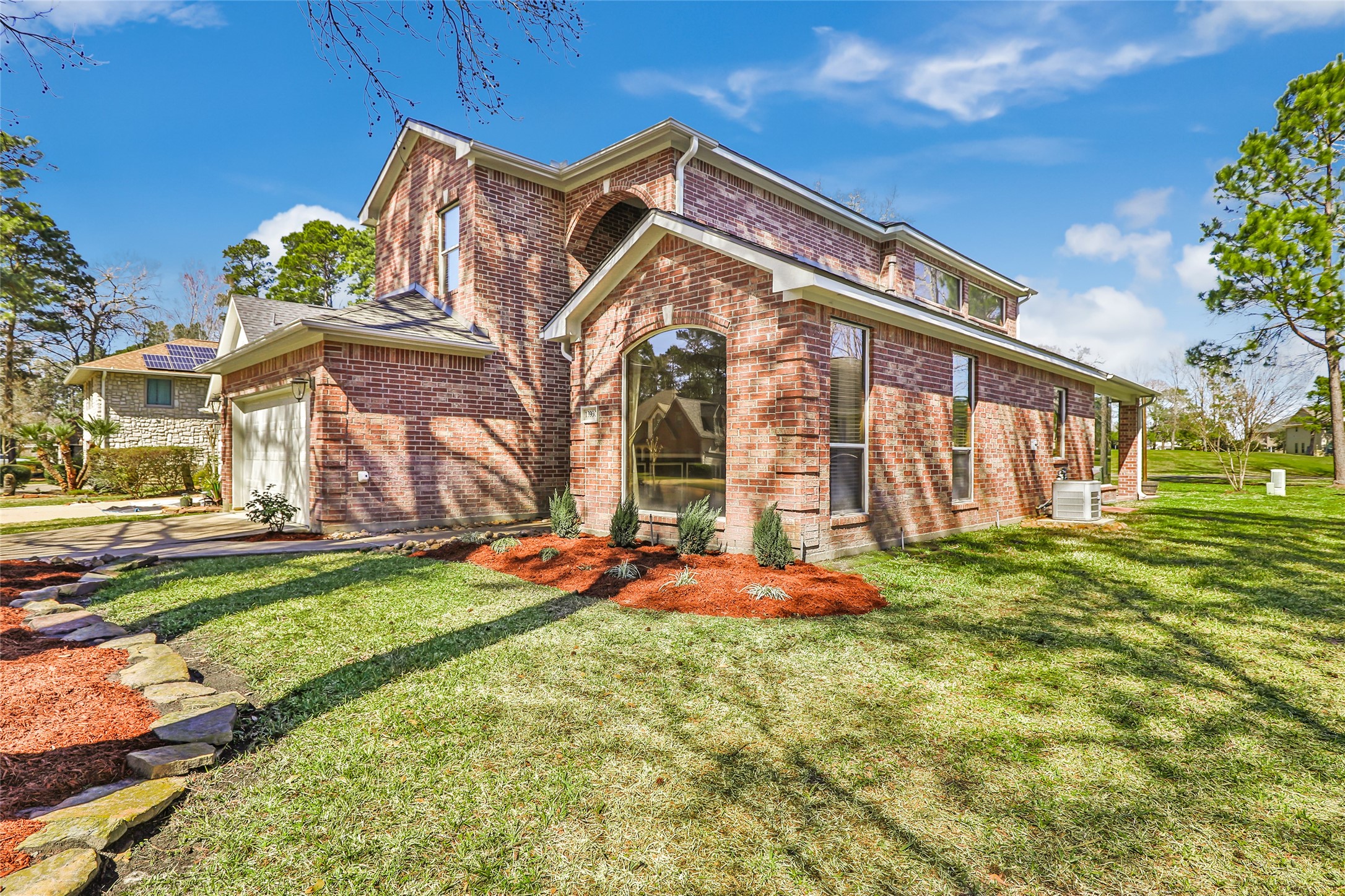 13930 Fountainview Drive Property Photo 3