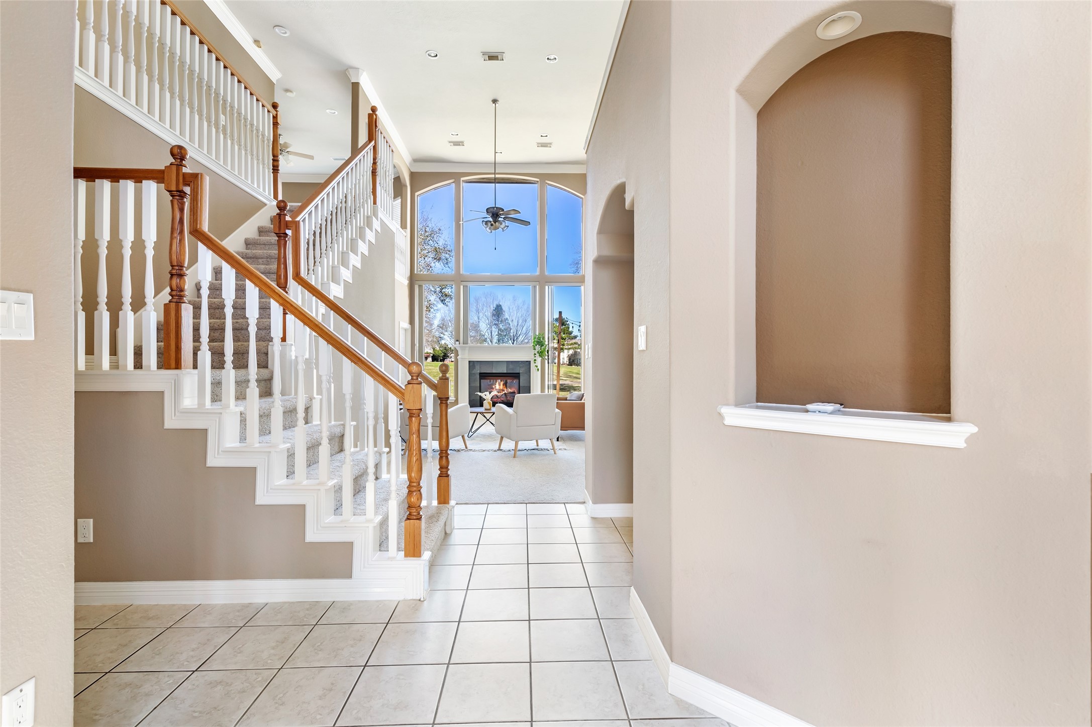 13930 Fountainview Drive Property Photo 5