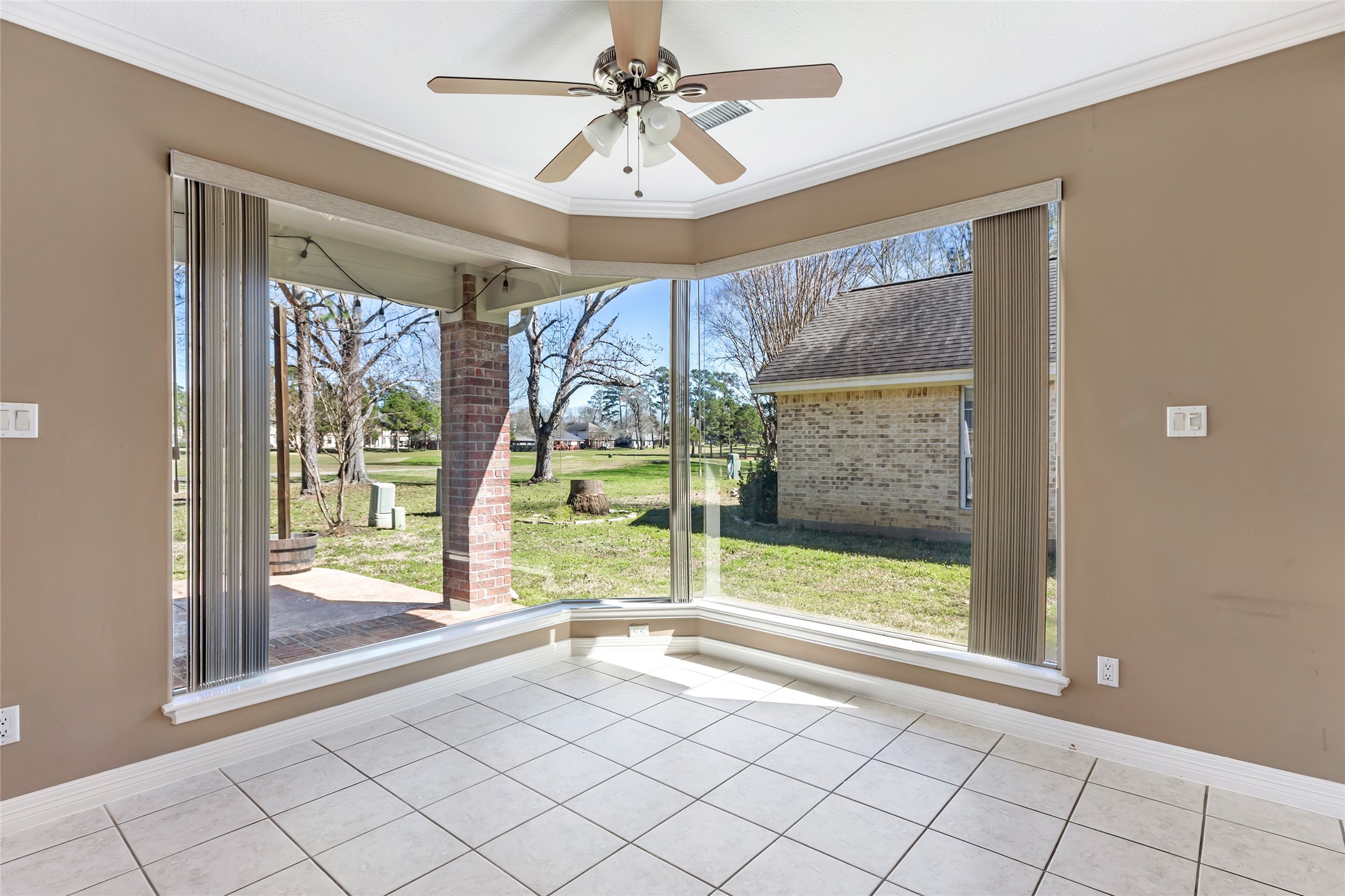 13930 Fountainview Drive Property Photo 11