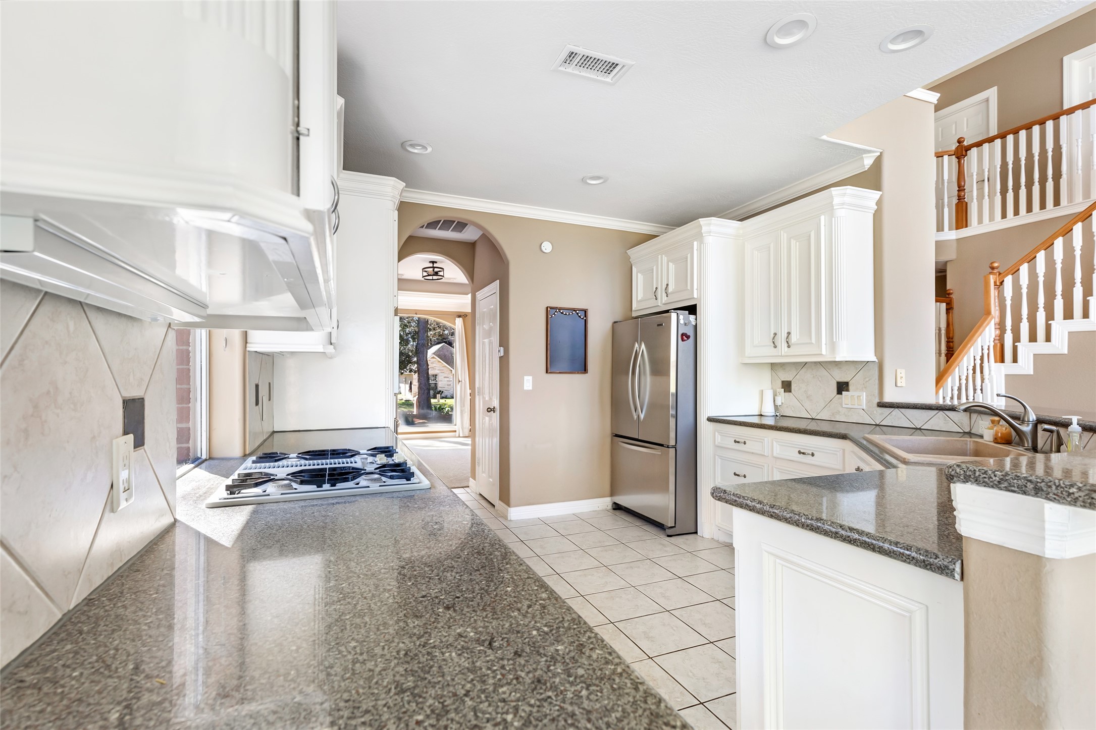 13930 Fountainview Drive Property Photo 14