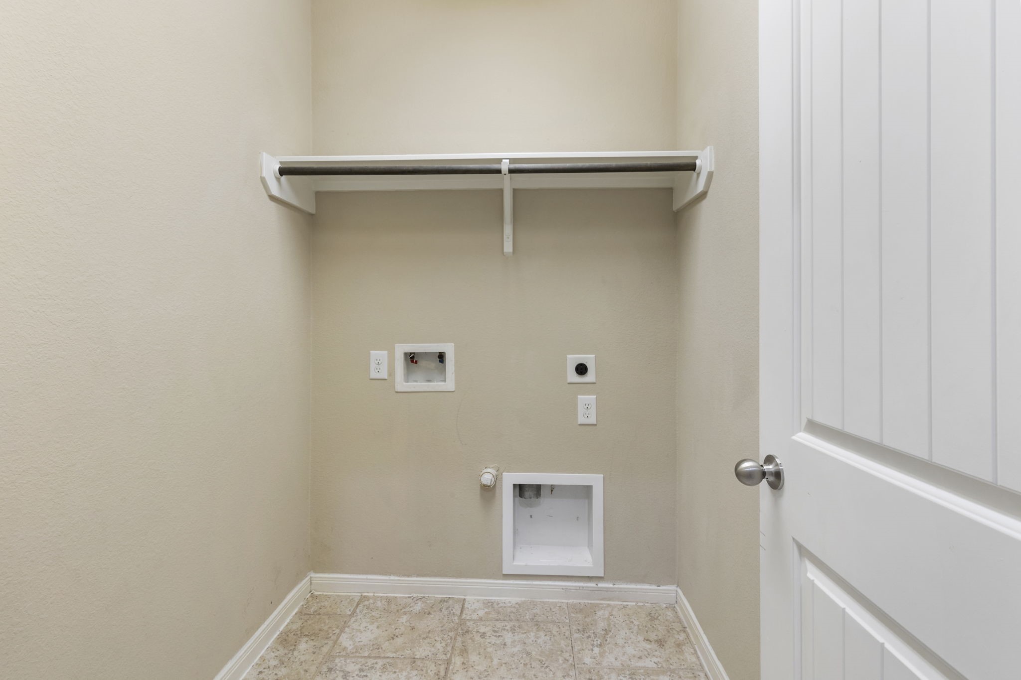 8711 Alicia Drive Property Photo 14