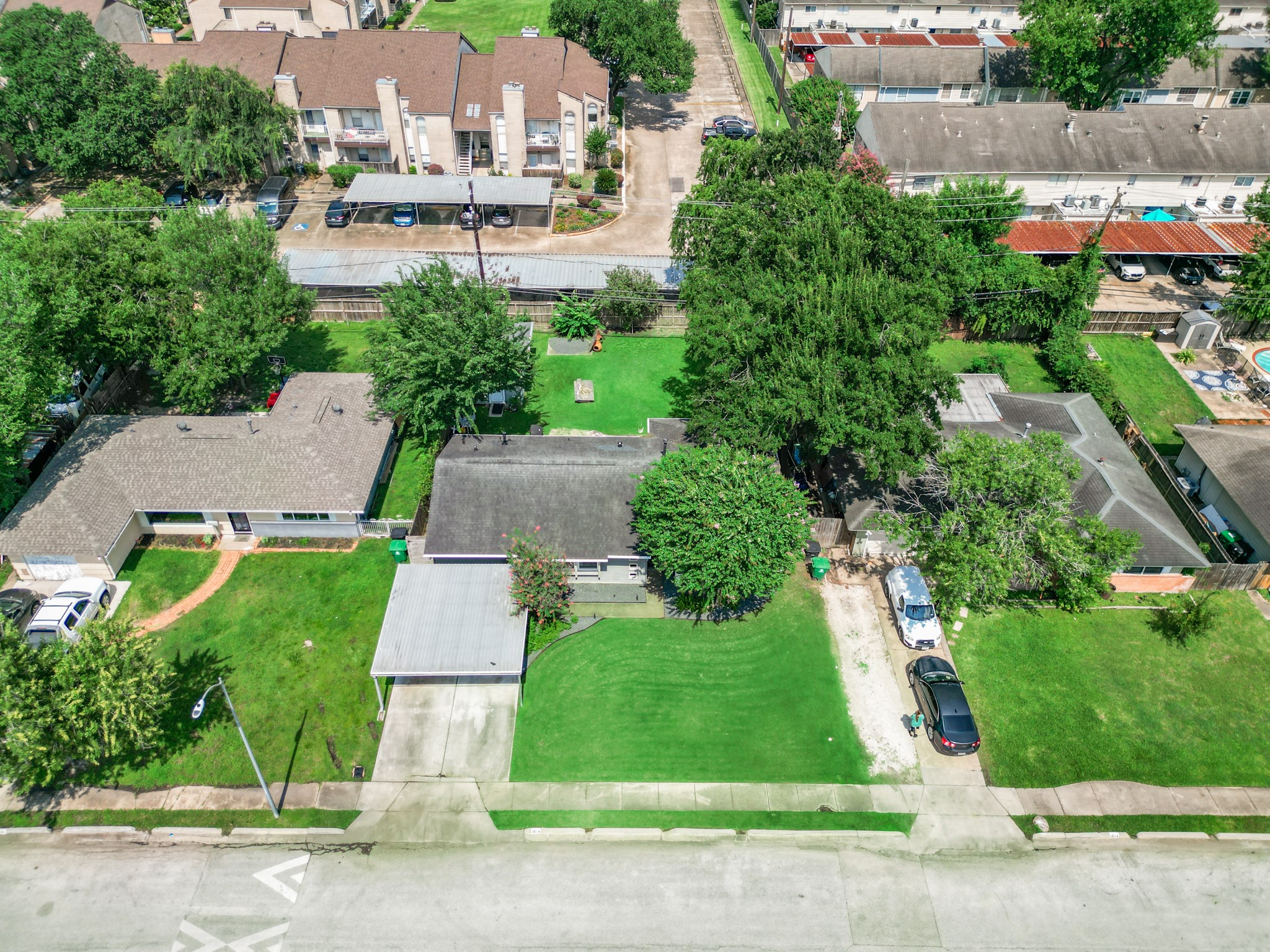 1918 Huge Oaks Street Property Photo 38