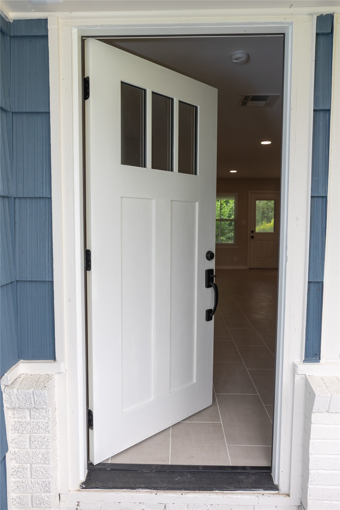 811 Sara Rose Street Property Photo 6