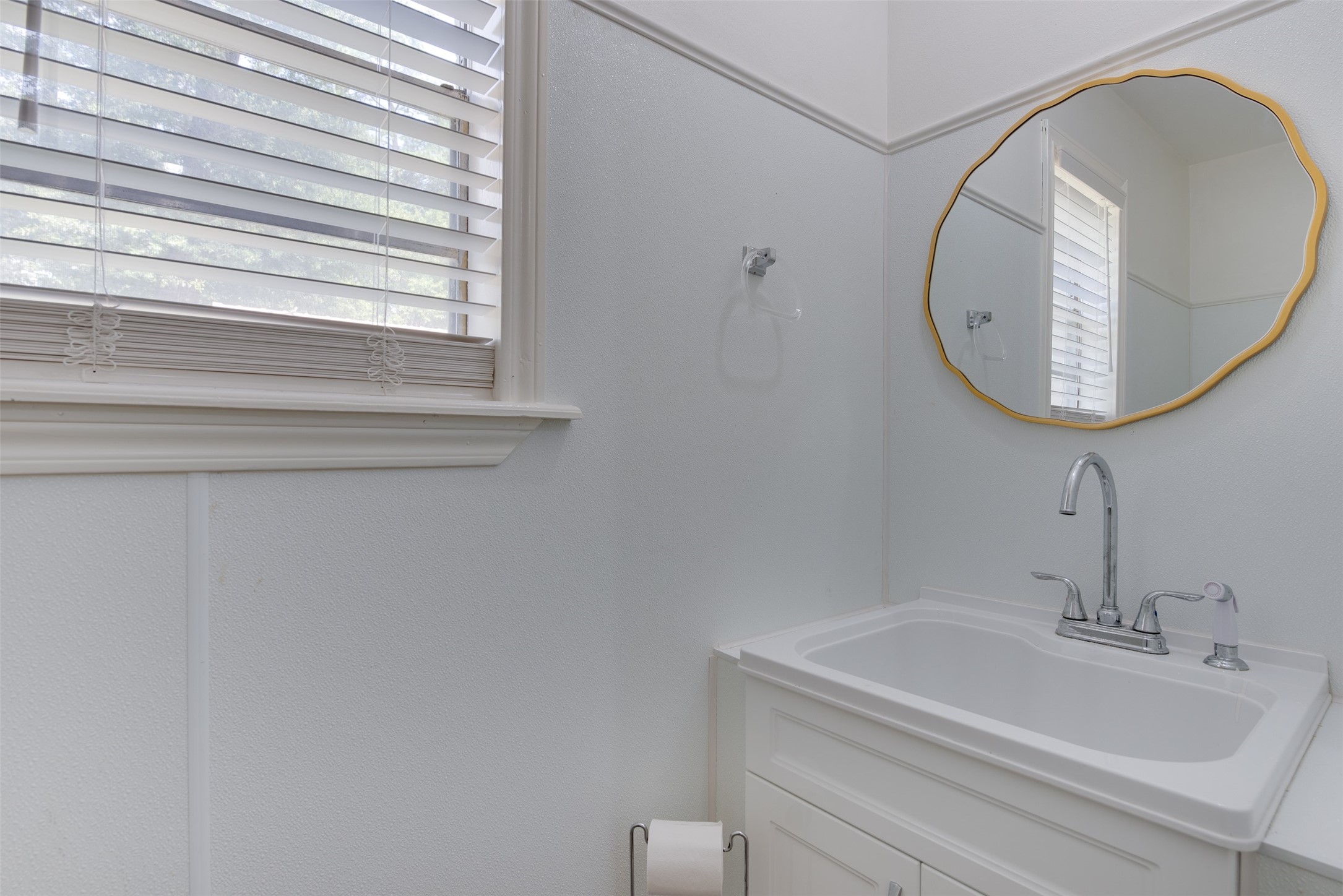 14733 Calhoun Main House Road Property Photo 25