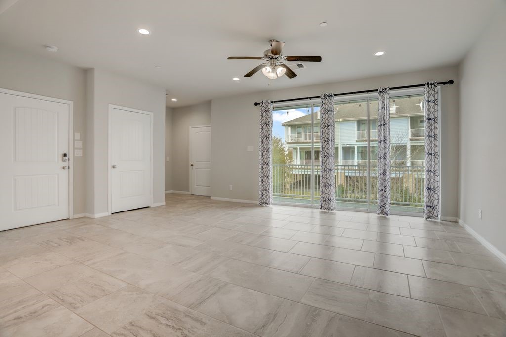 2714 Veranda Falls Property Photo 6