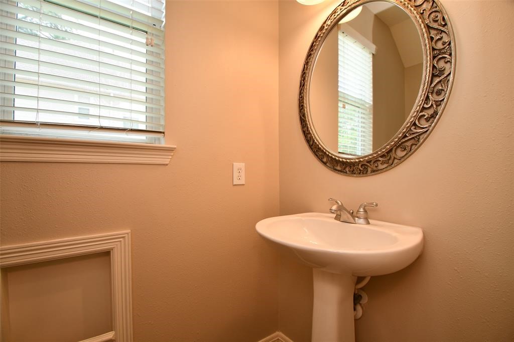 919 Fisher Street D Property Photo 11