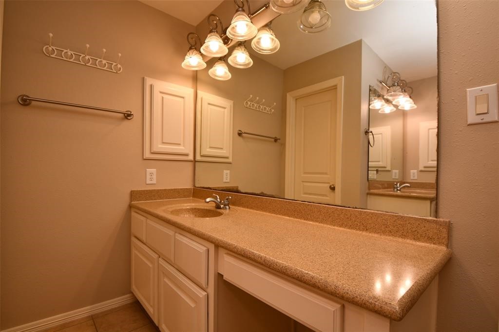 919 Fisher Street D Property Photo 26