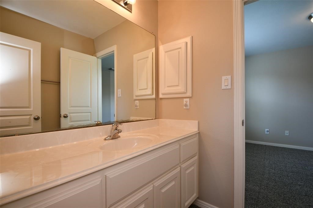 919 Fisher Street D Property Photo 36