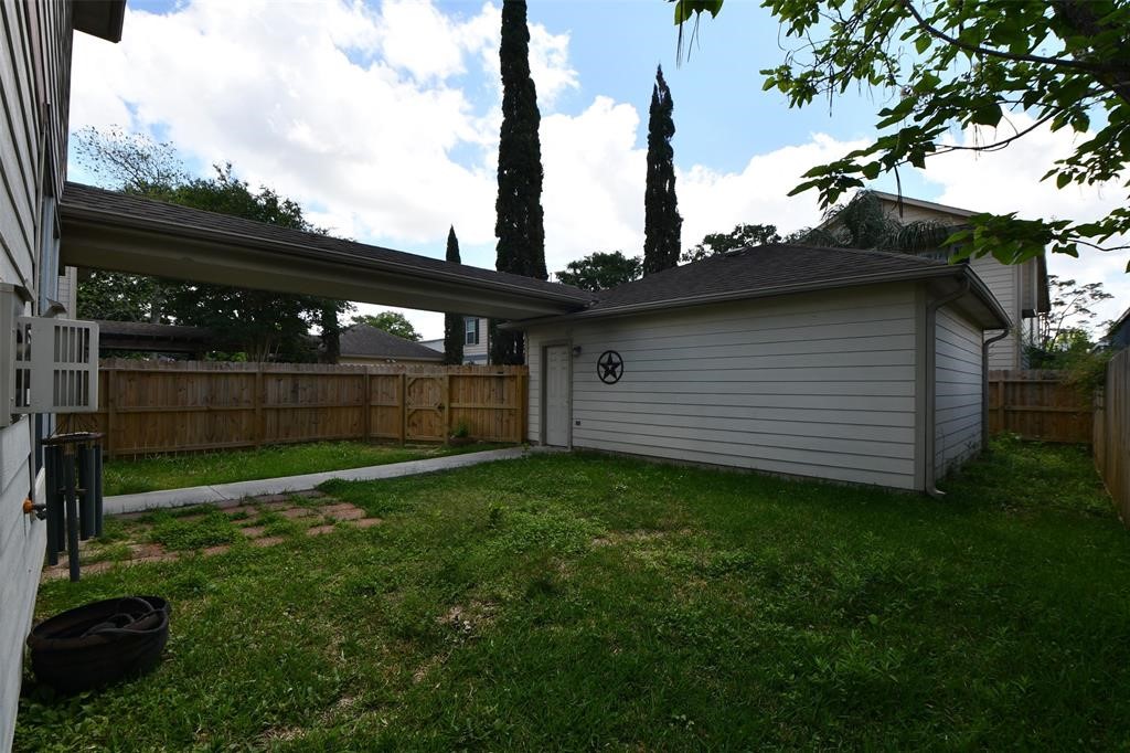 919 Fisher Street D Property Photo 40