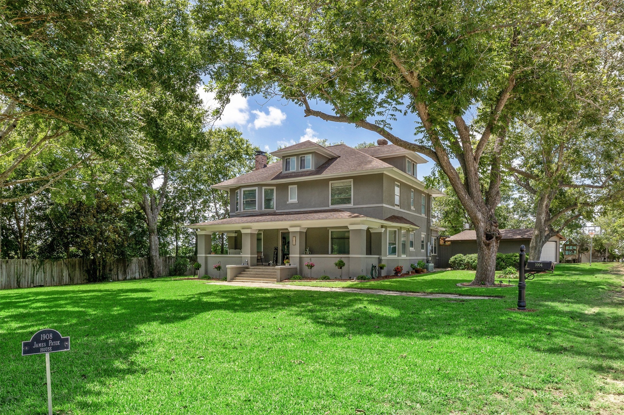 1004 Mitchell Street Property Photo 1