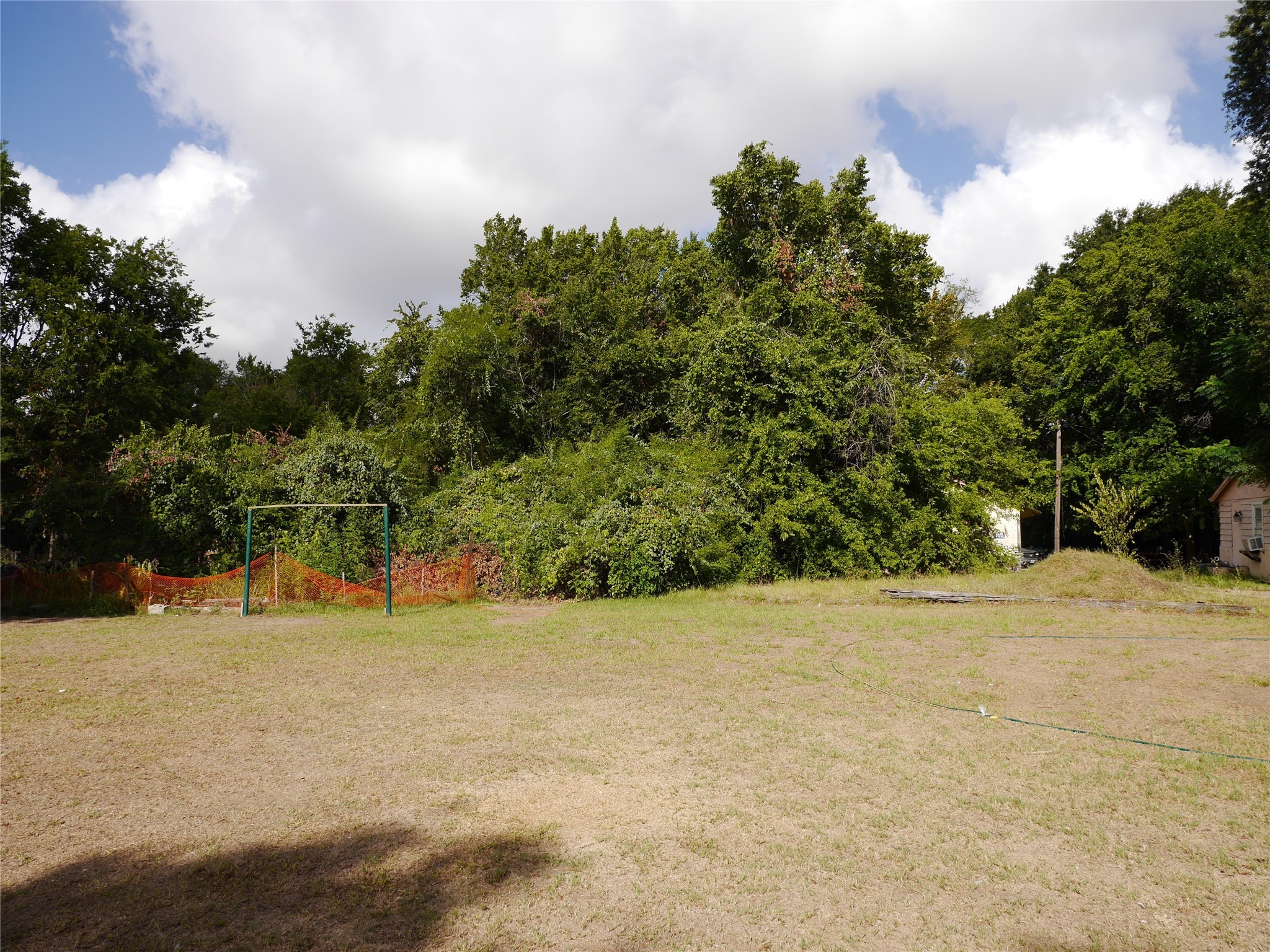 613 Danover Street Property Photo 4