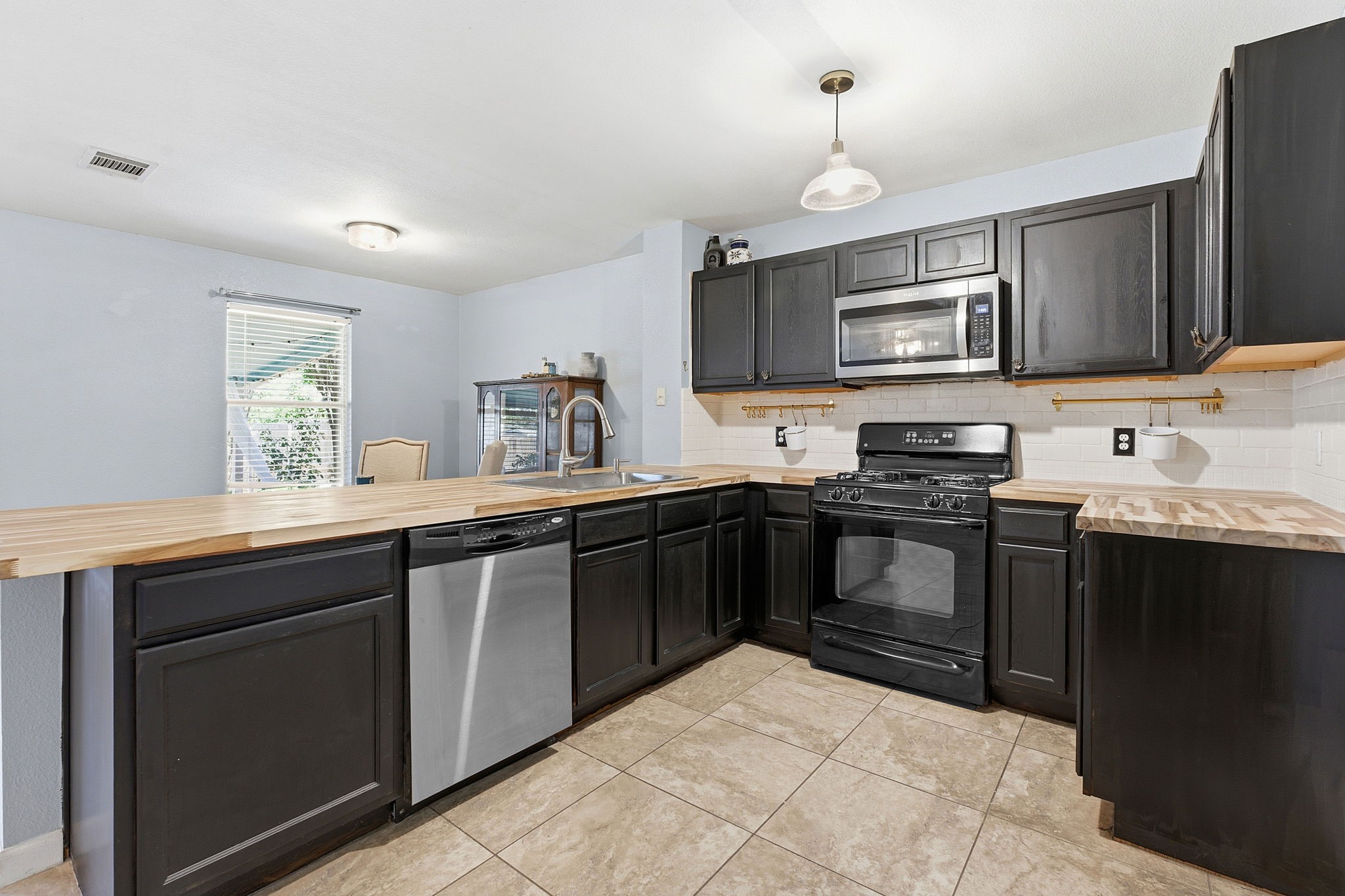 229 Black Forest Property Photo 15