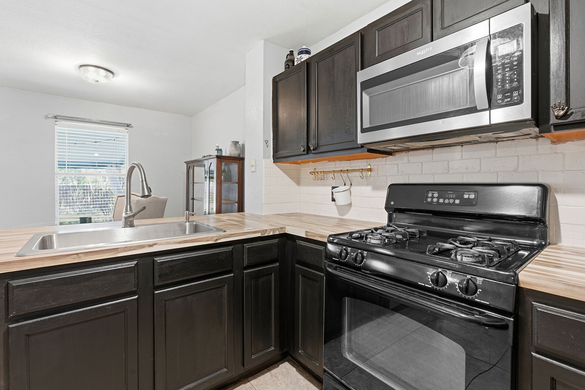 229 Black Forest Property Photo 16