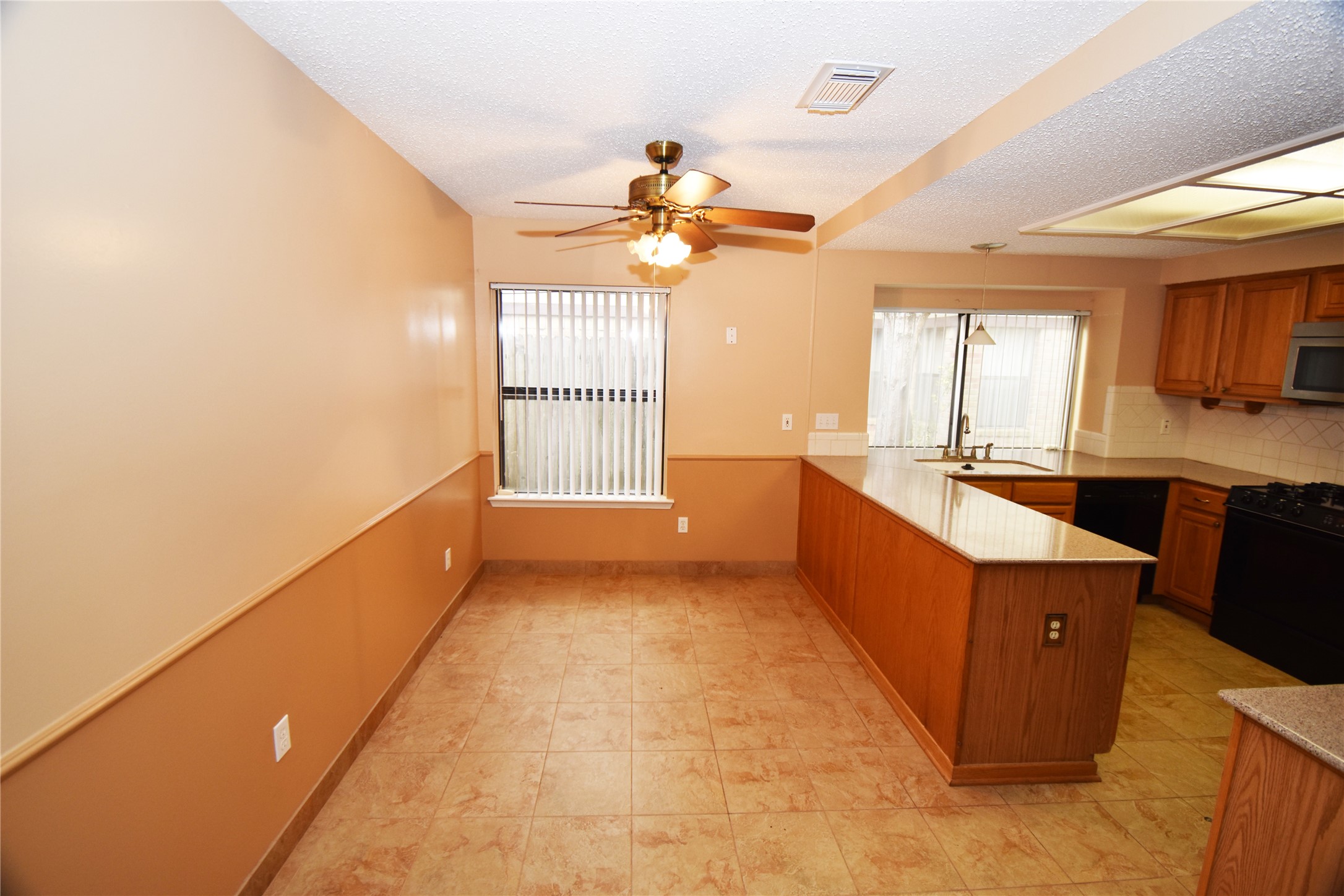 3034 The Highlands Drive Property Photo 4