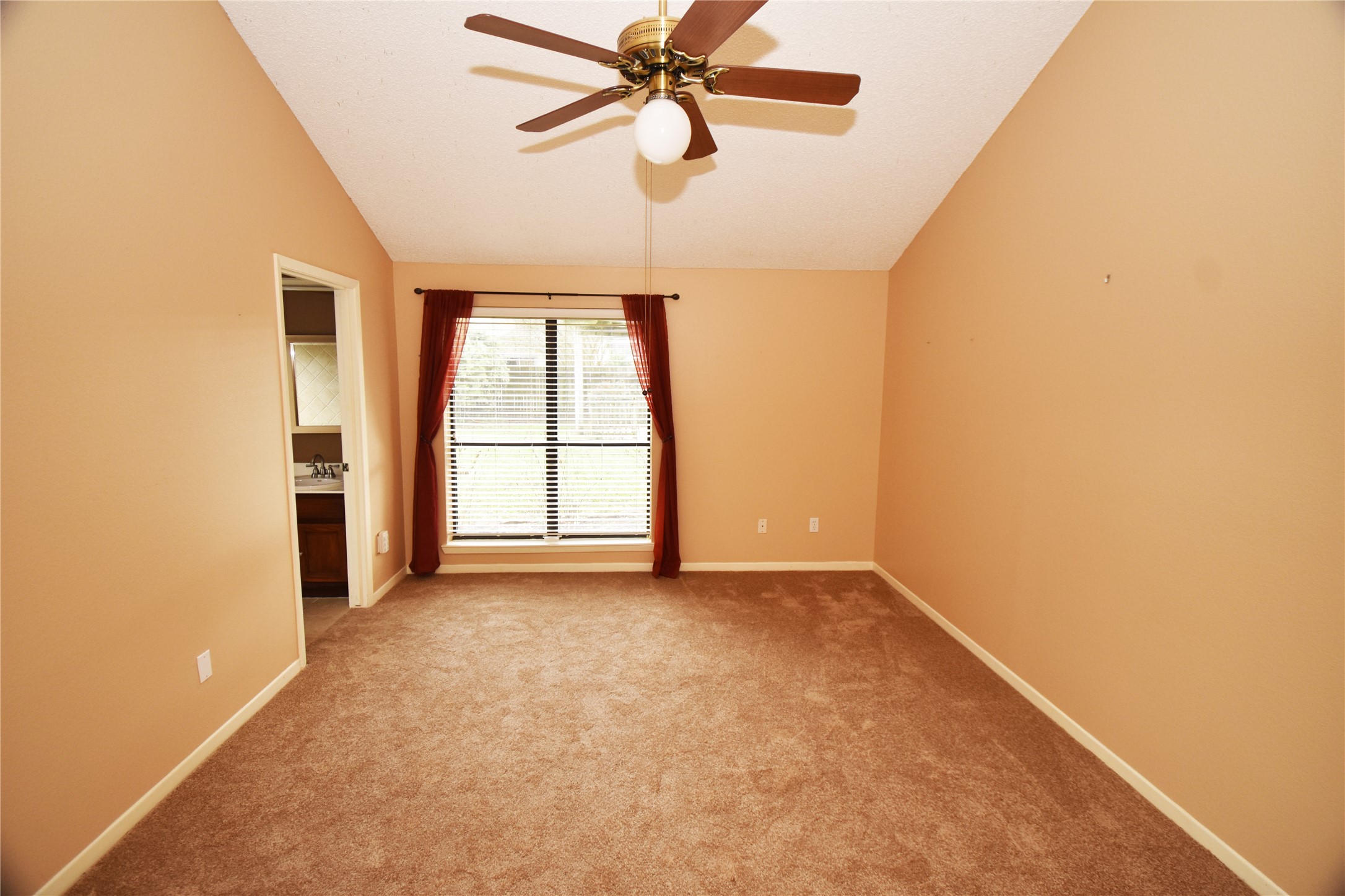3034 The Highlands Drive Property Photo 9