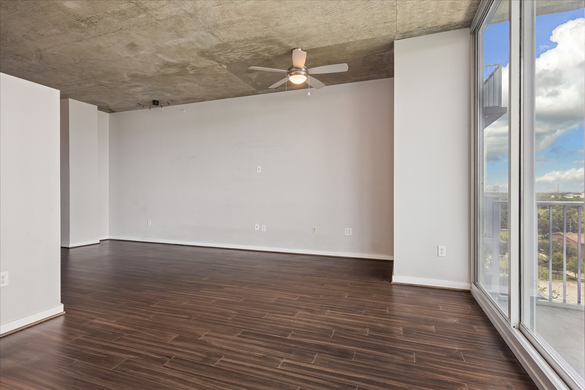5925 Almeda Road 10913 Property Photo 4