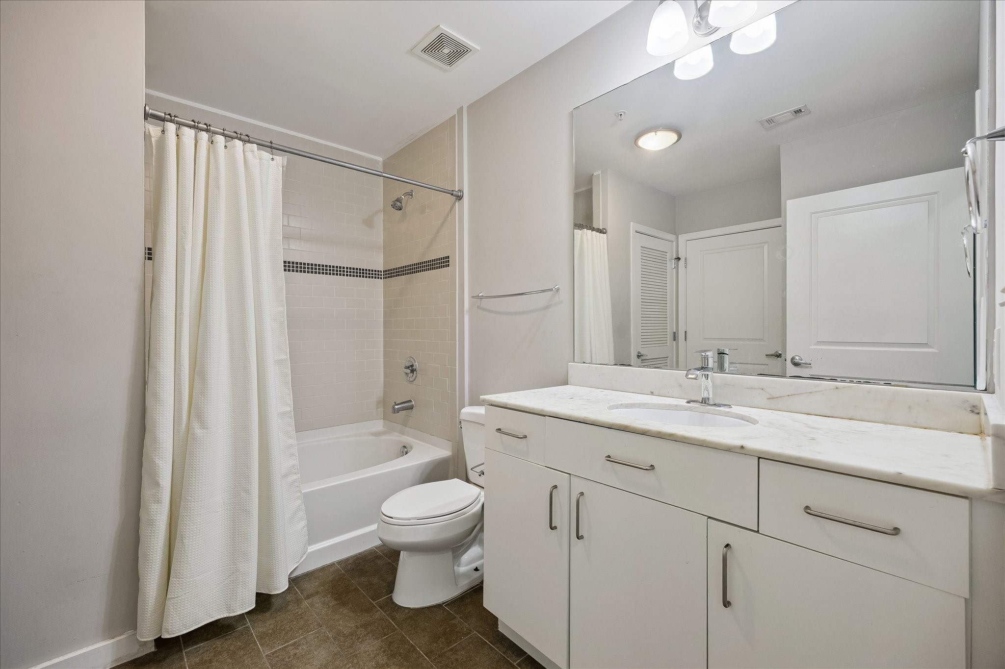 5925 Almeda Road 10913 Property Photo 7