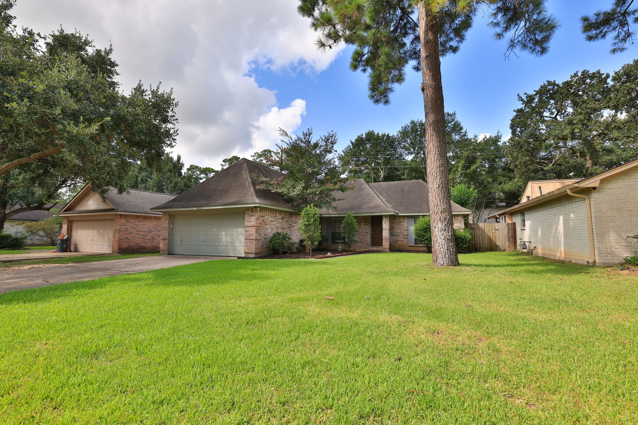 16035 Hollow Rock Drive Property Photo 3