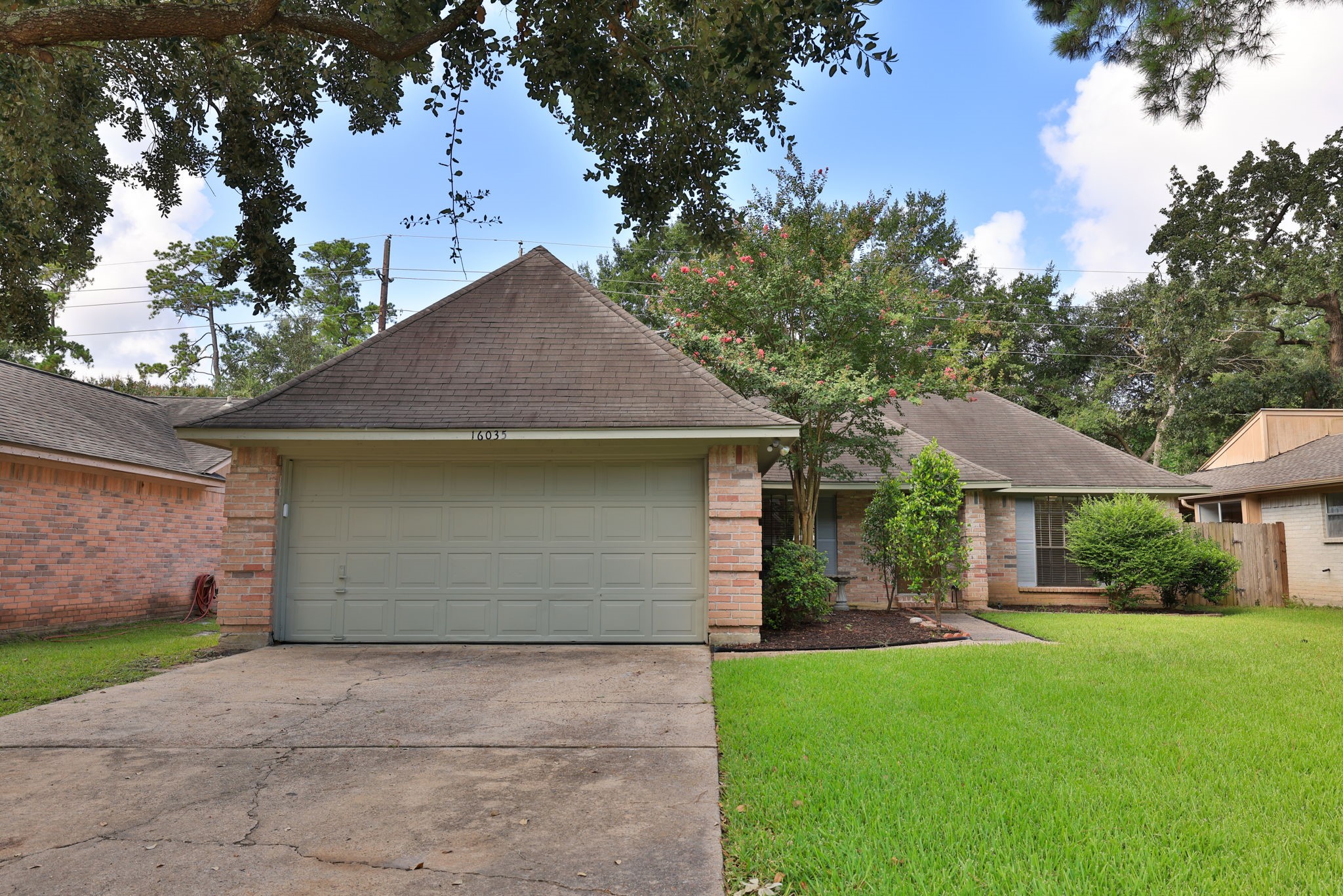 16035 Hollow Rock Drive Property Photo 4