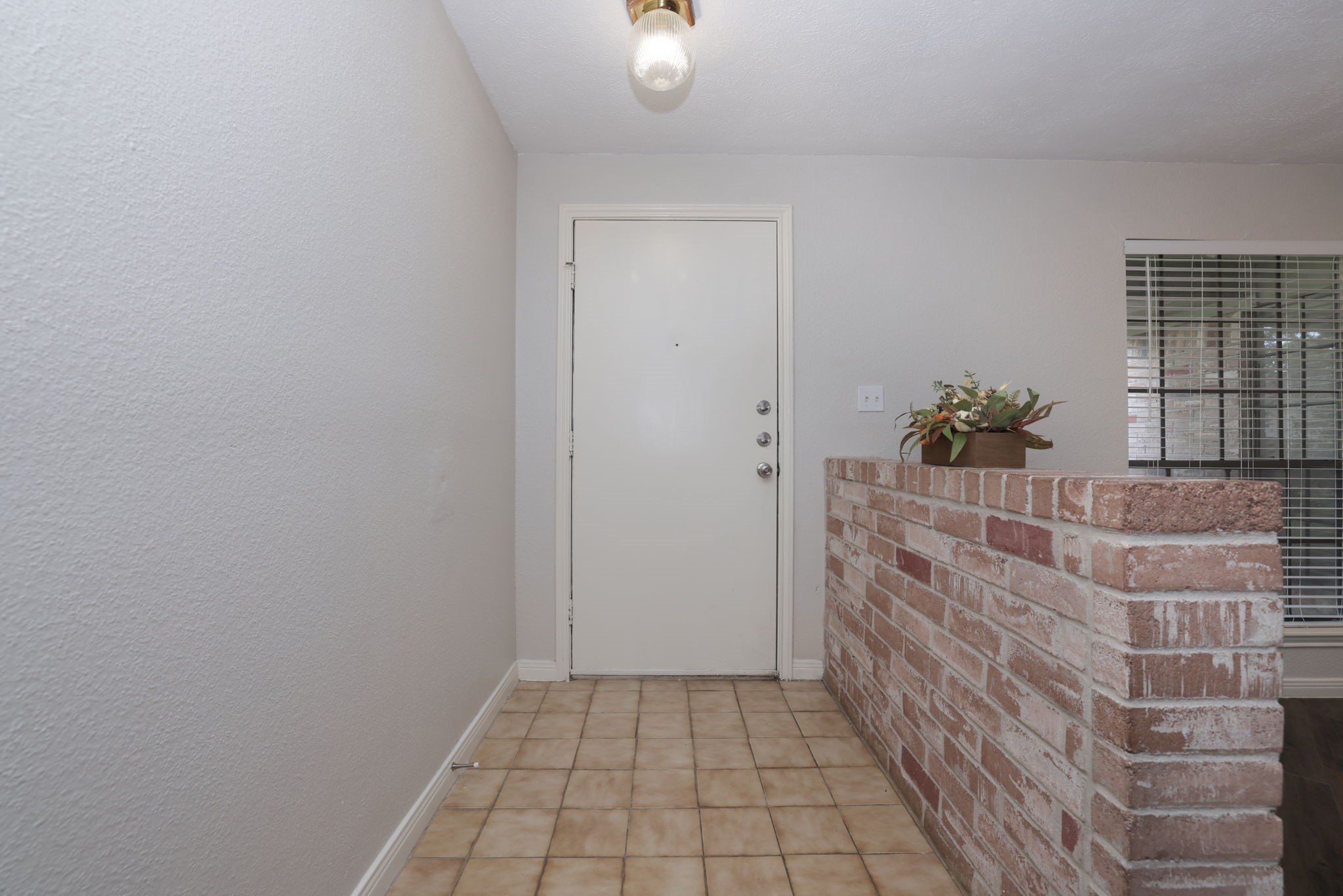 16035 Hollow Rock Drive Property Photo 7