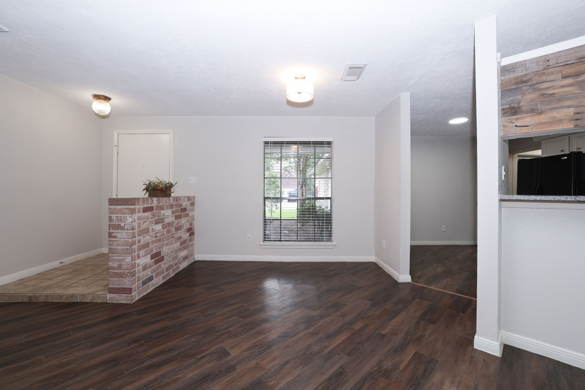16035 Hollow Rock Drive Property Photo 8