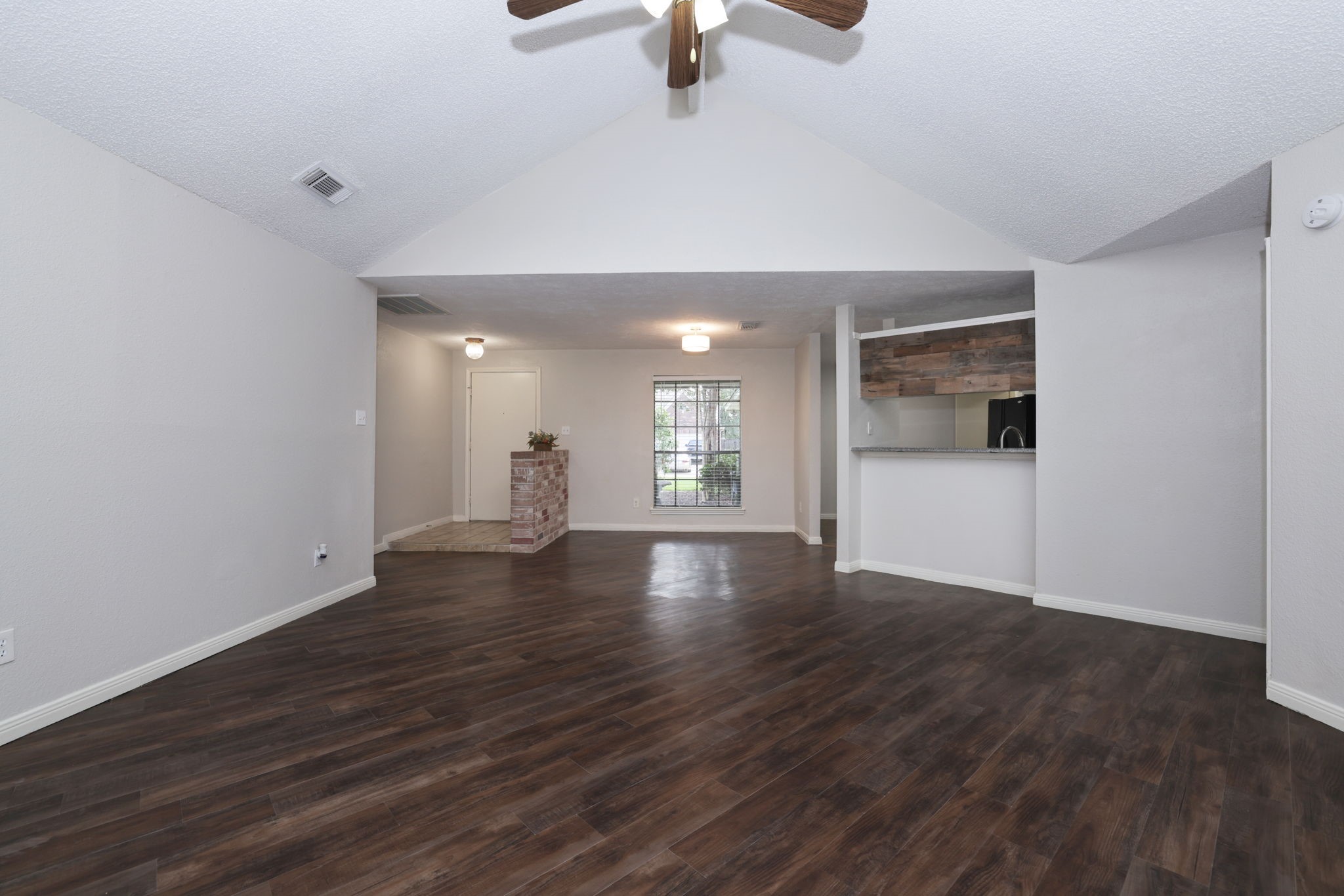 16035 Hollow Rock Drive Property Photo 11