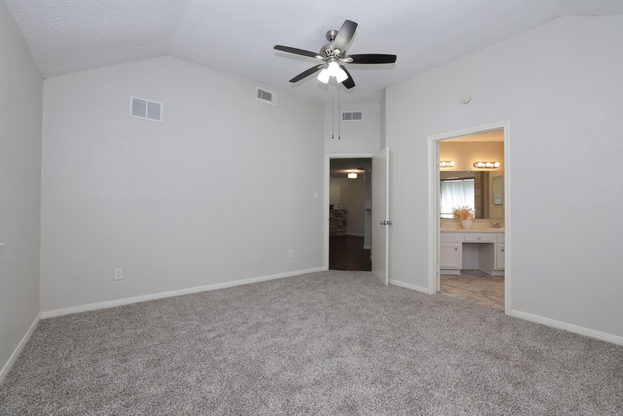 16035 Hollow Rock Drive Property Photo 18