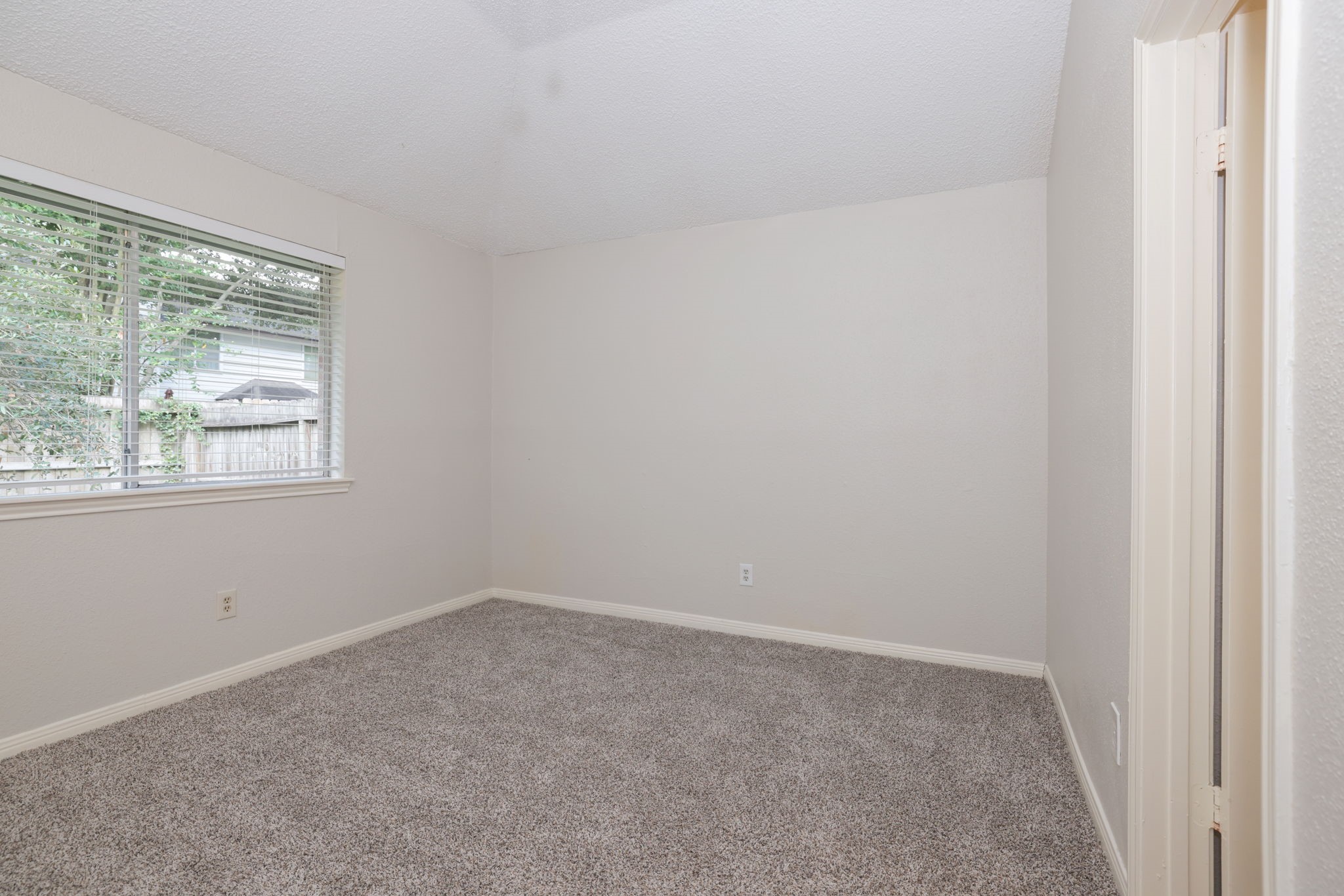 16035 Hollow Rock Drive Property Photo 28