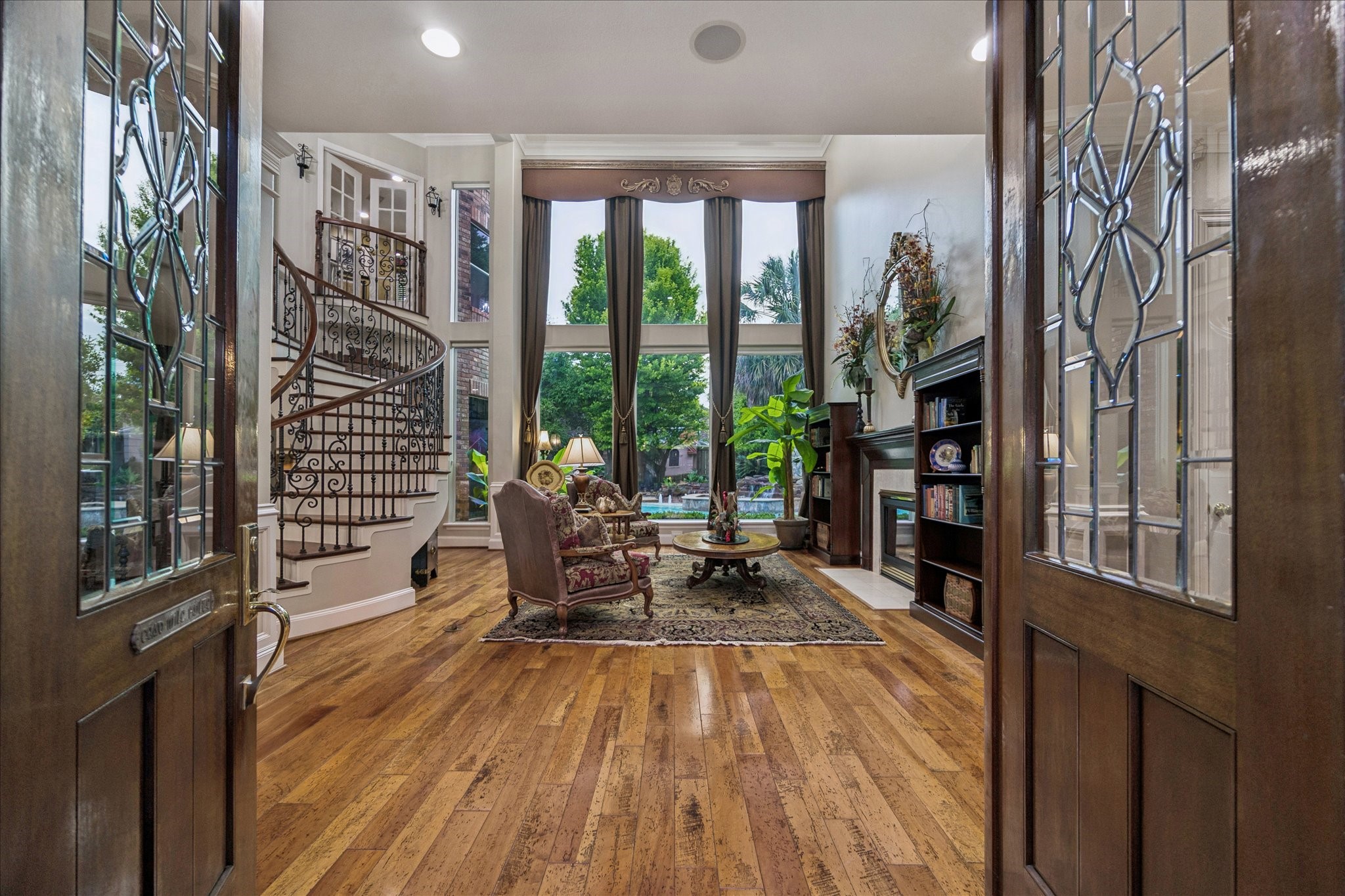 624 Lakeshore Drive Property Photo 6
