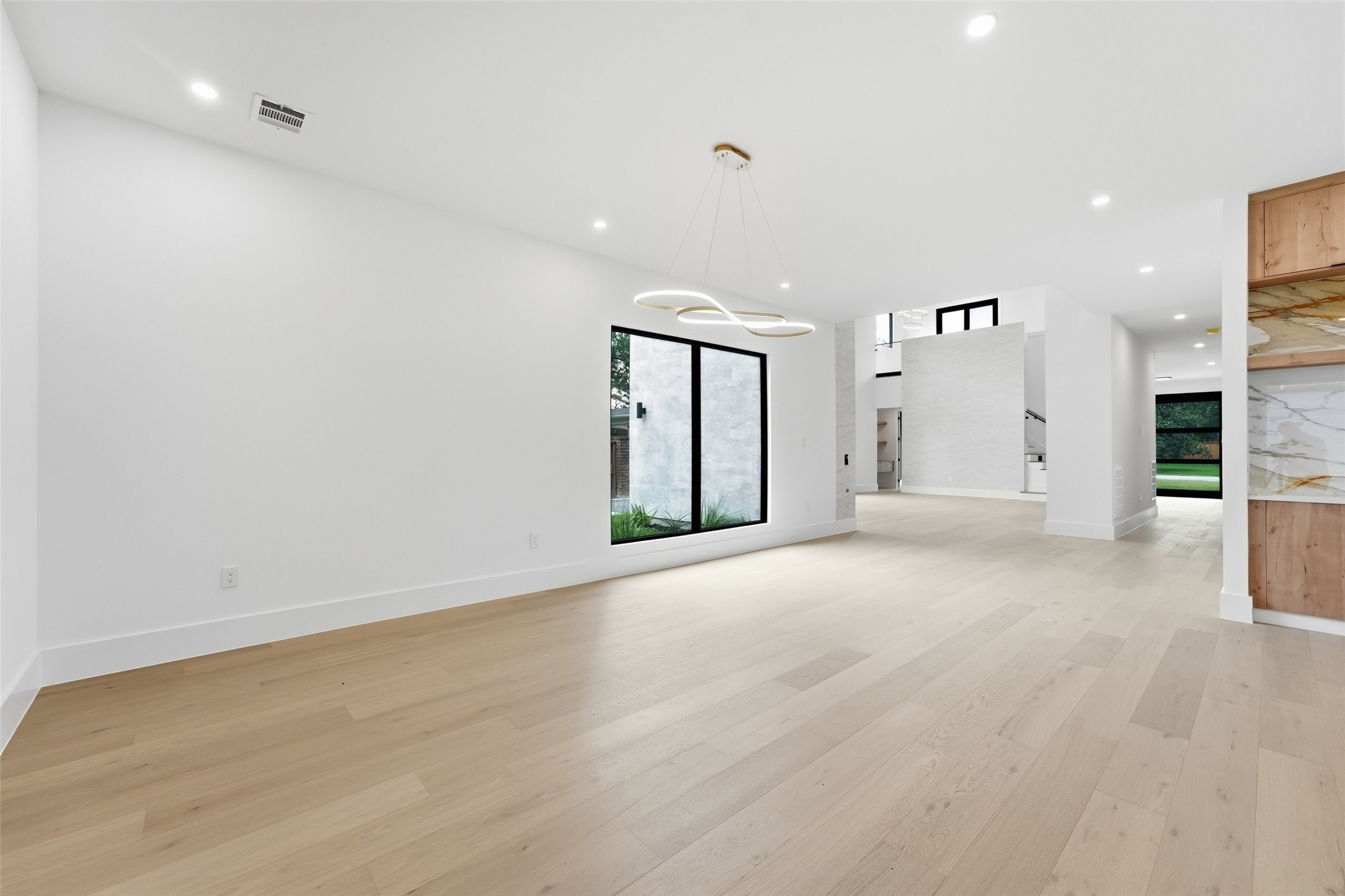 519 W 30th Street Property Photo 23