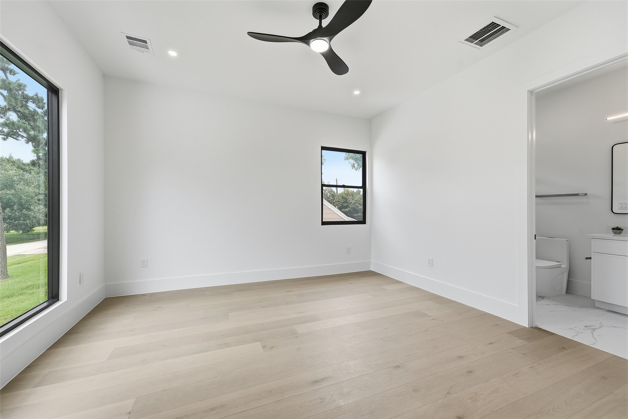 519 W 30th Street Property Photo 33