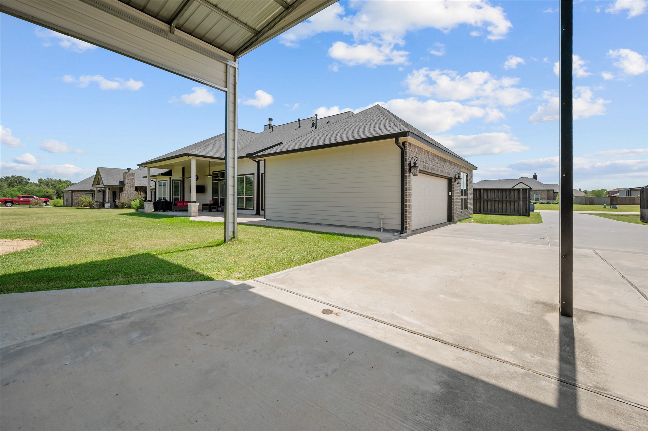 6726 Mulberry Bayou Drive Property Photo 9