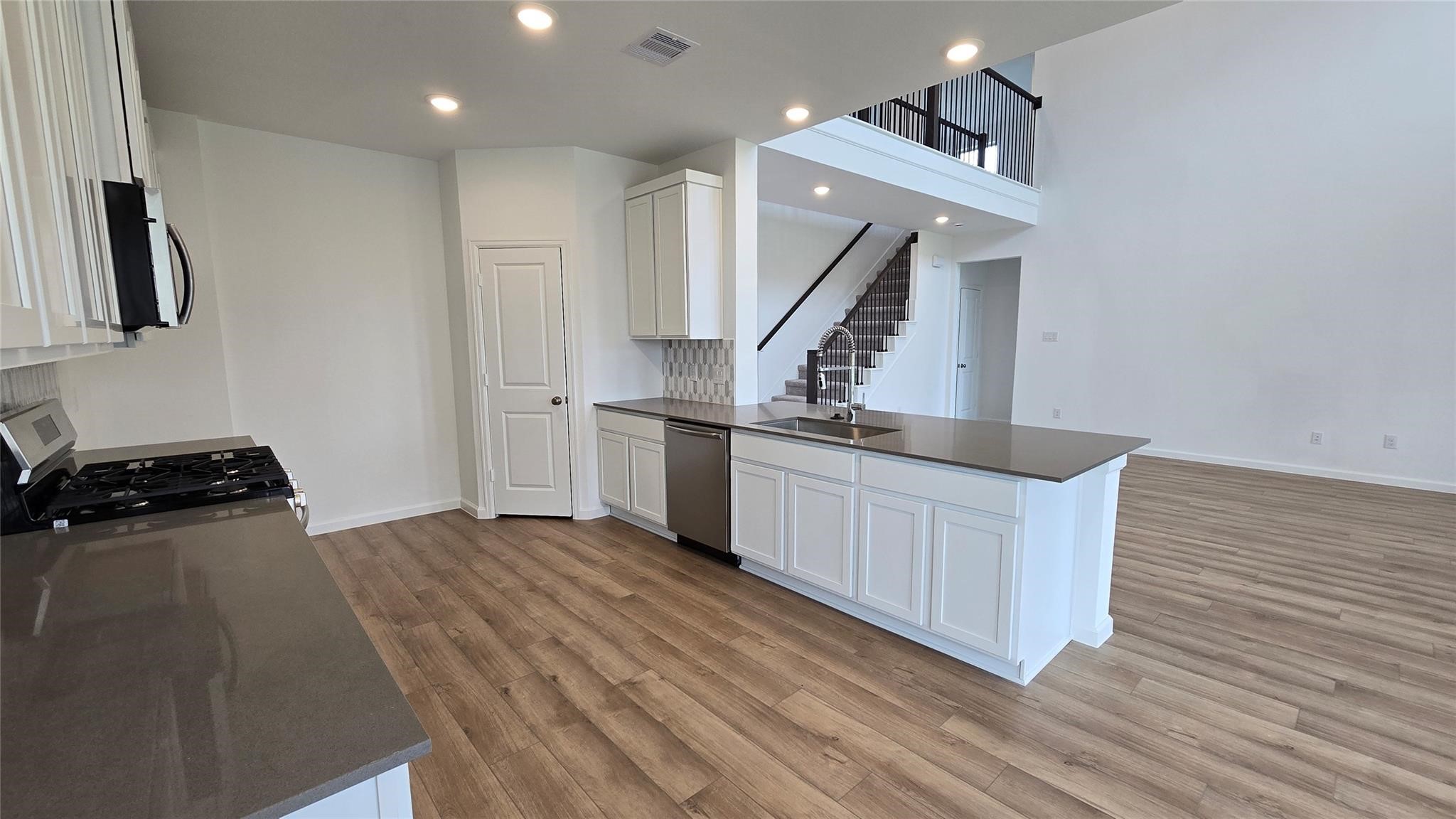 810 Blue Stone Drive Property Photo 1