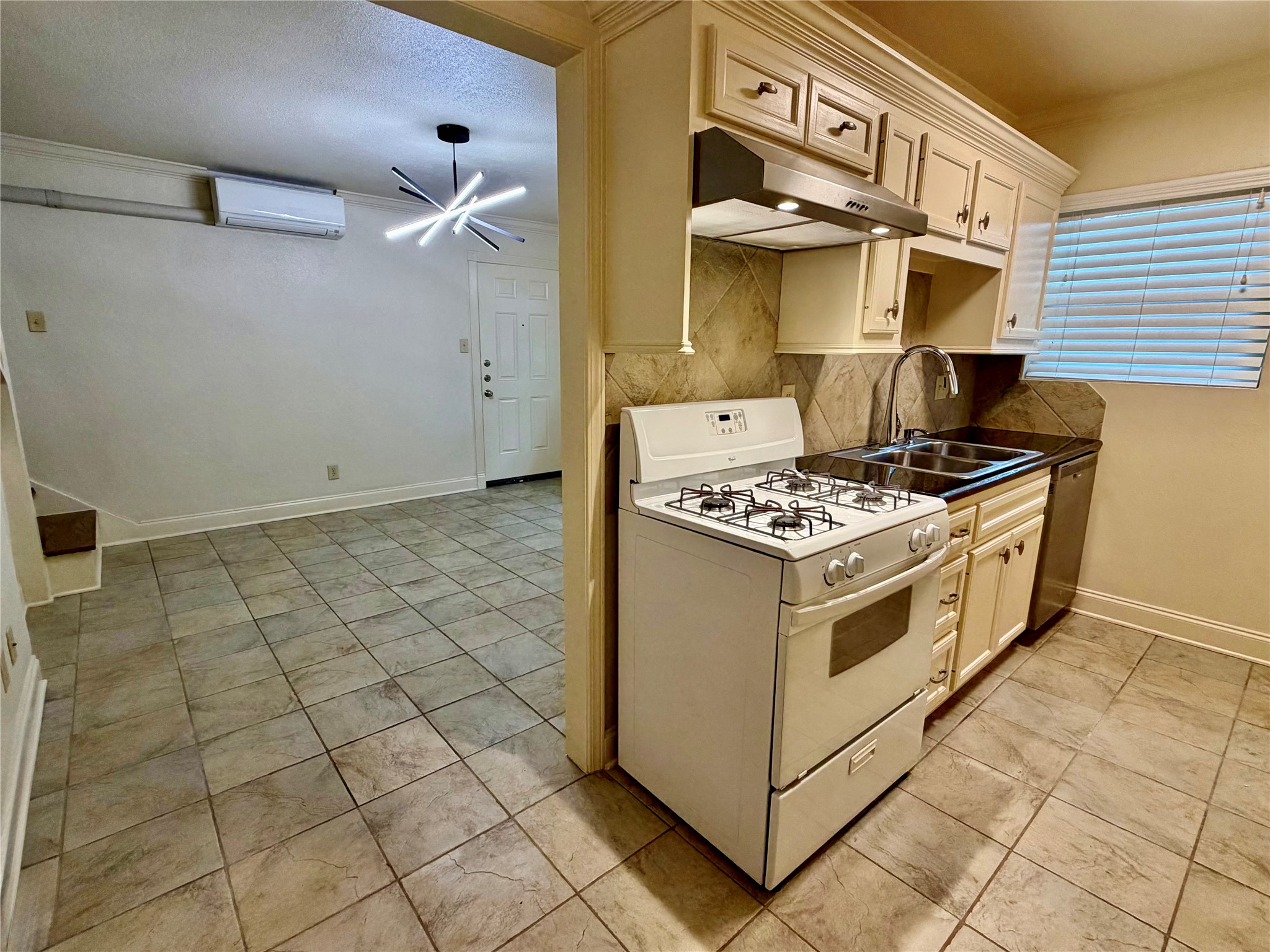 2812 Wichita 13 Property Photo 4
