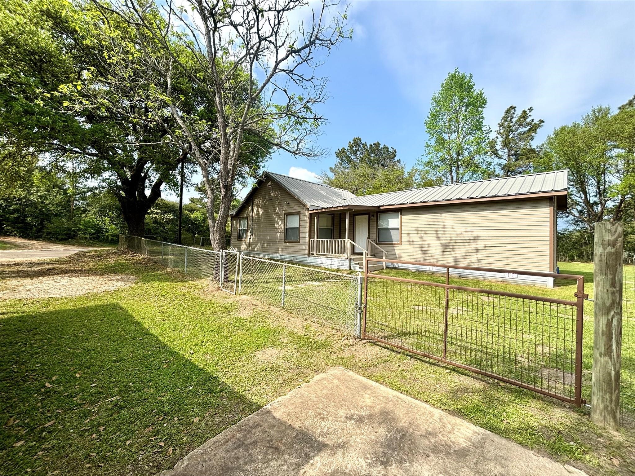 909 W Elder Property Photo 1
