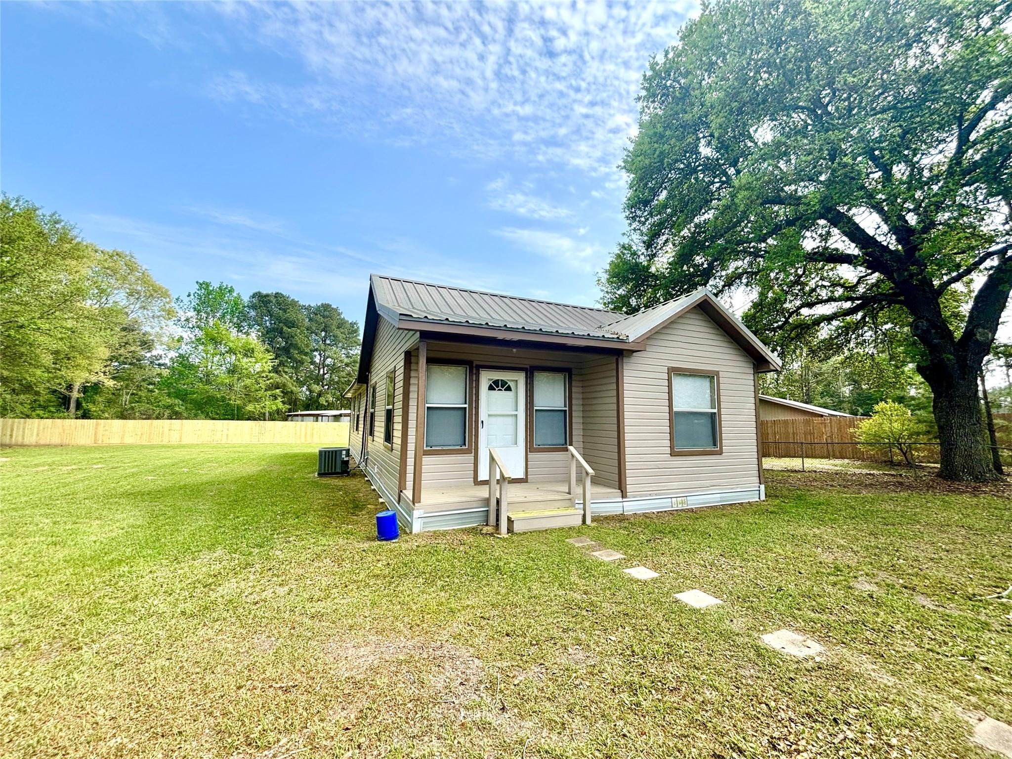 909 W Elder Property Photo 2