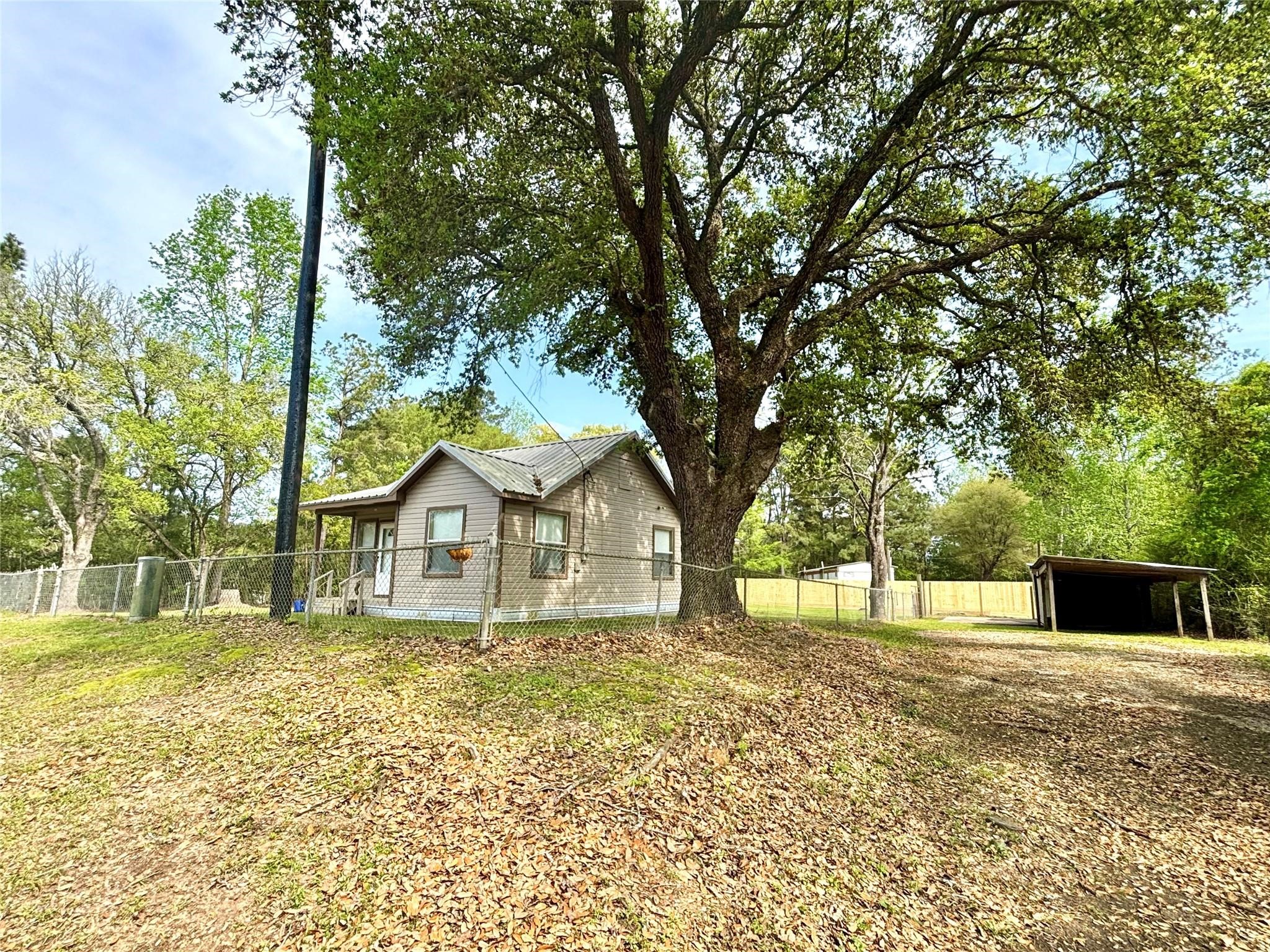 909 W Elder Property Photo 3