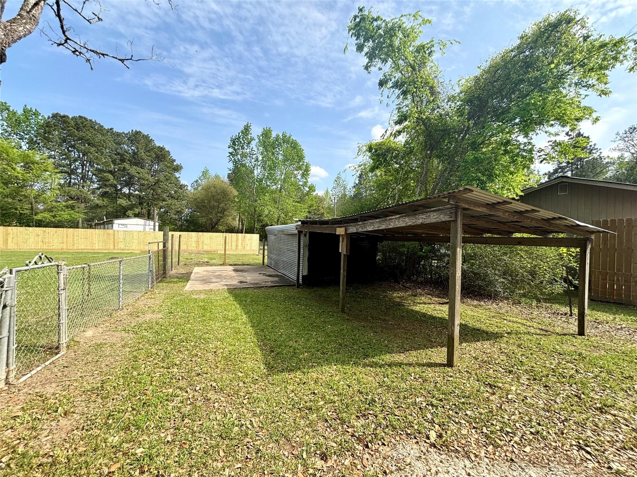 909 W Elder Property Photo 5