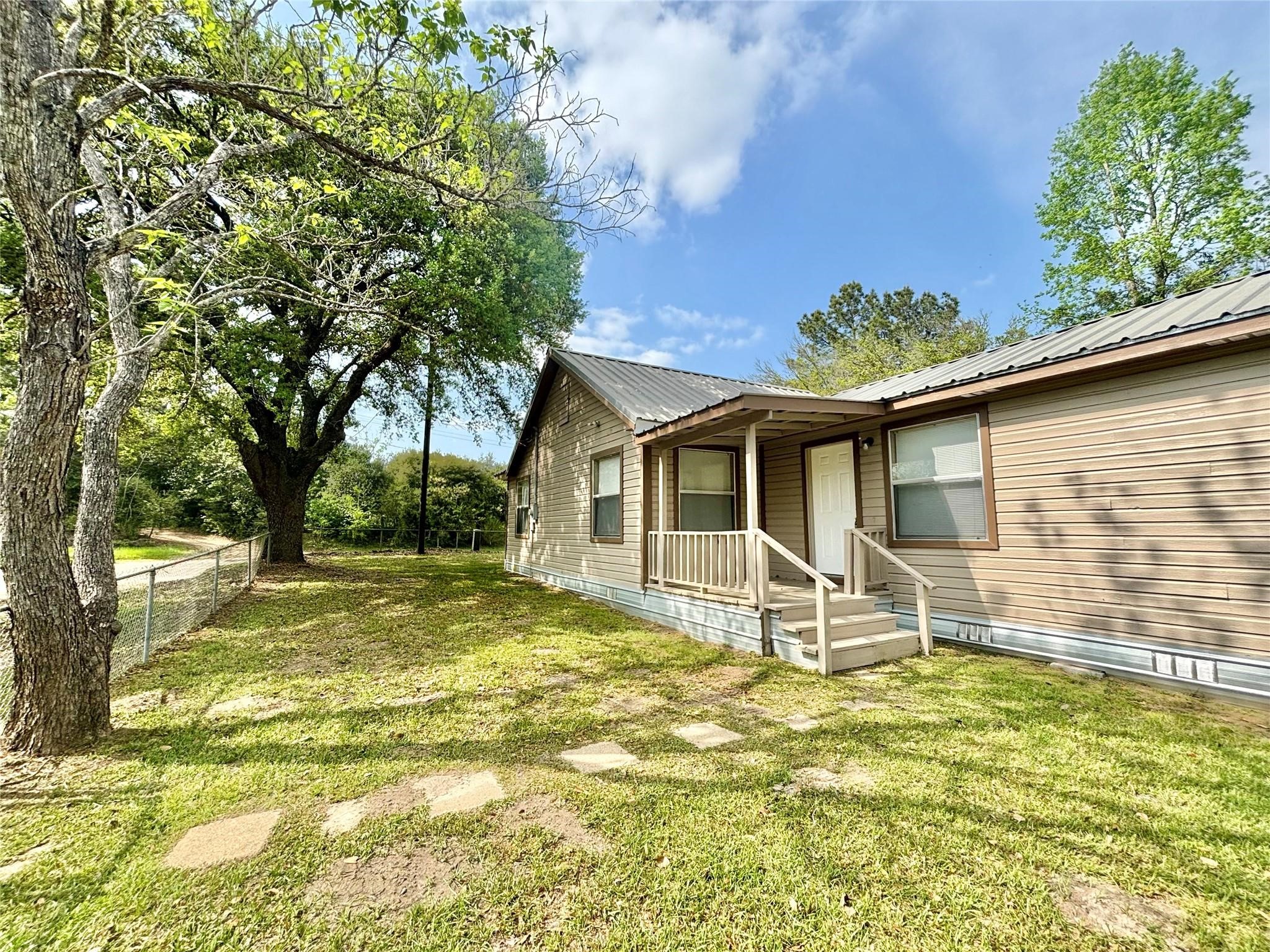 909 W Elder Property Photo 6