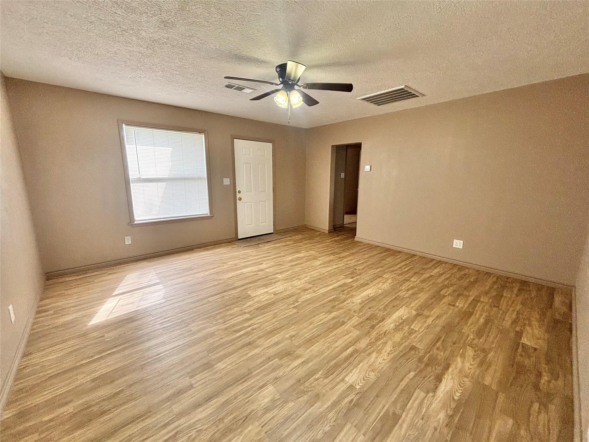 909 W Elder Property Photo 9