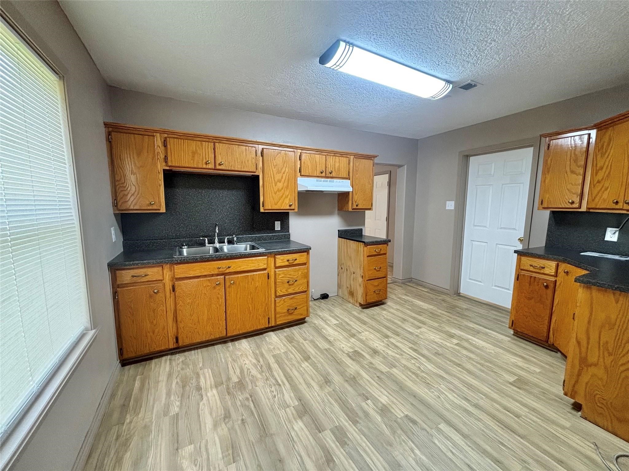 909 W Elder Property Photo 12