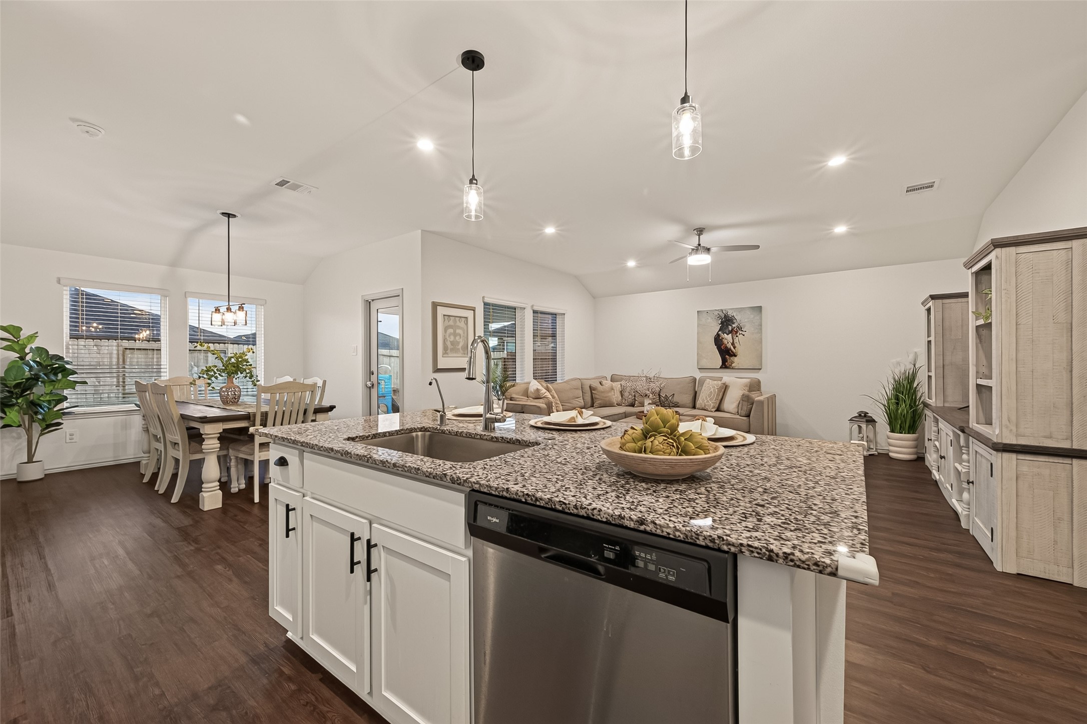 9713 Wall Street Property Photo 4
